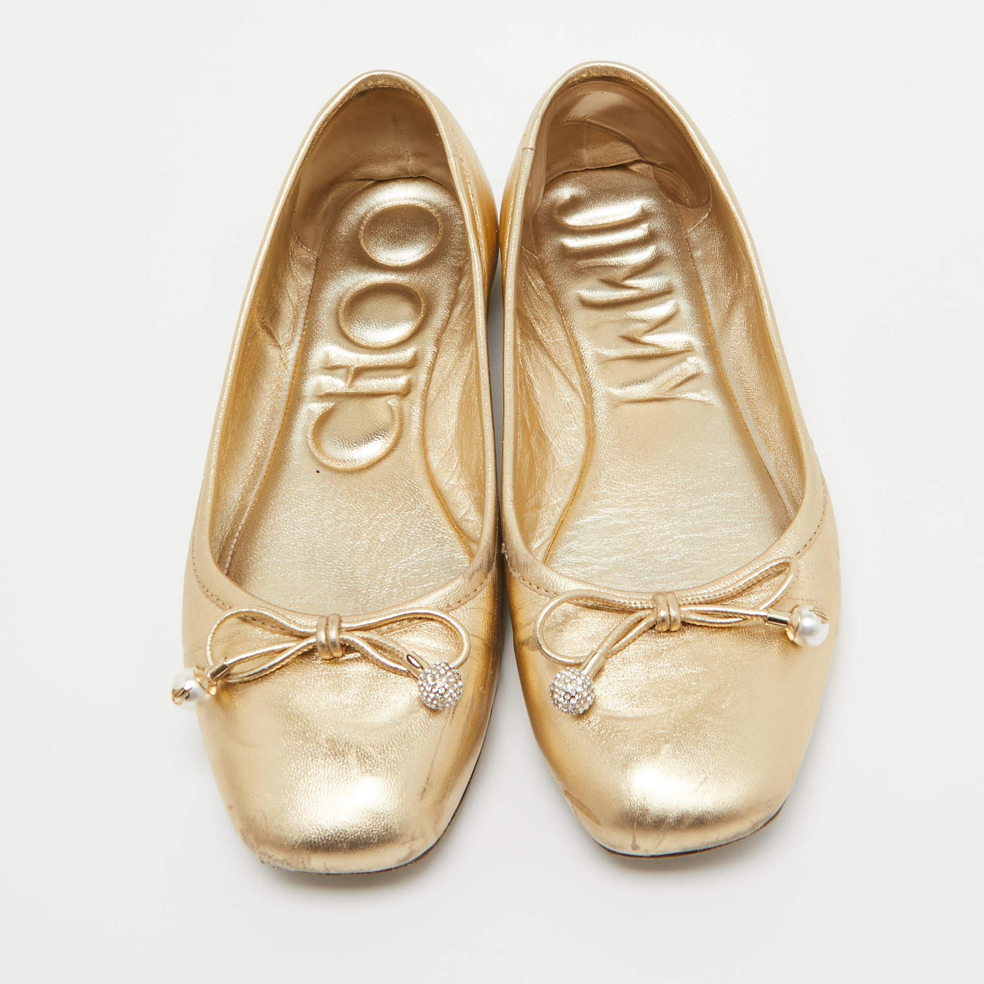 Jimmy Choo Gold Leather Ballet Flats Size 36 In Fair Condition For Sale In Dubai, Al Qouz 2