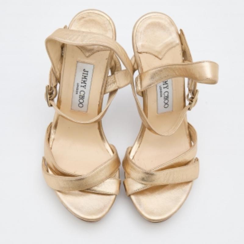 Jimmy Choo - Sandales à lanières croisées en cuir doré, taille 37 en vente 1