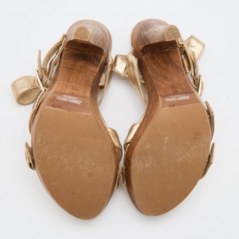 Jimmy Choo - Sandales à lanières croisées en cuir doré, taille 37 en vente 2