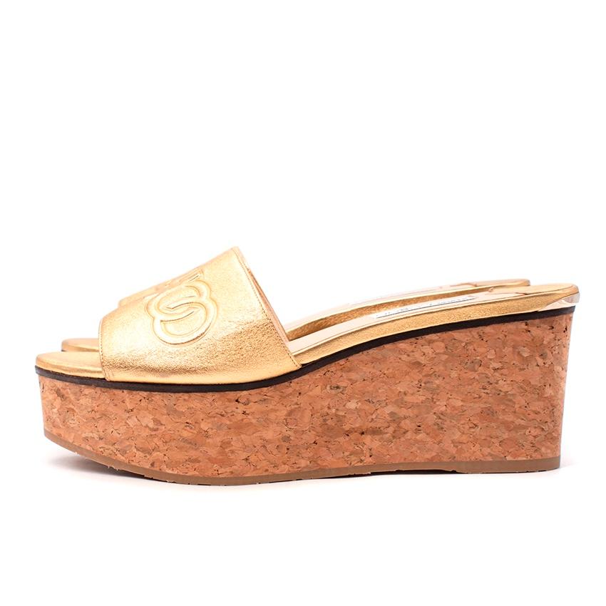 Jimmy Choo Gold Leder Deedee 80 Kork Keilabsatz Sandalen im Zustand „Hervorragend“ im Angebot in London, GB