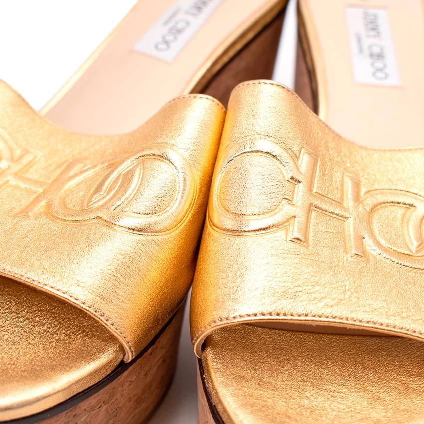 Jimmy Choo Gold Leder Deedee 80 Kork Keilabsatz Sandalen im Angebot 3