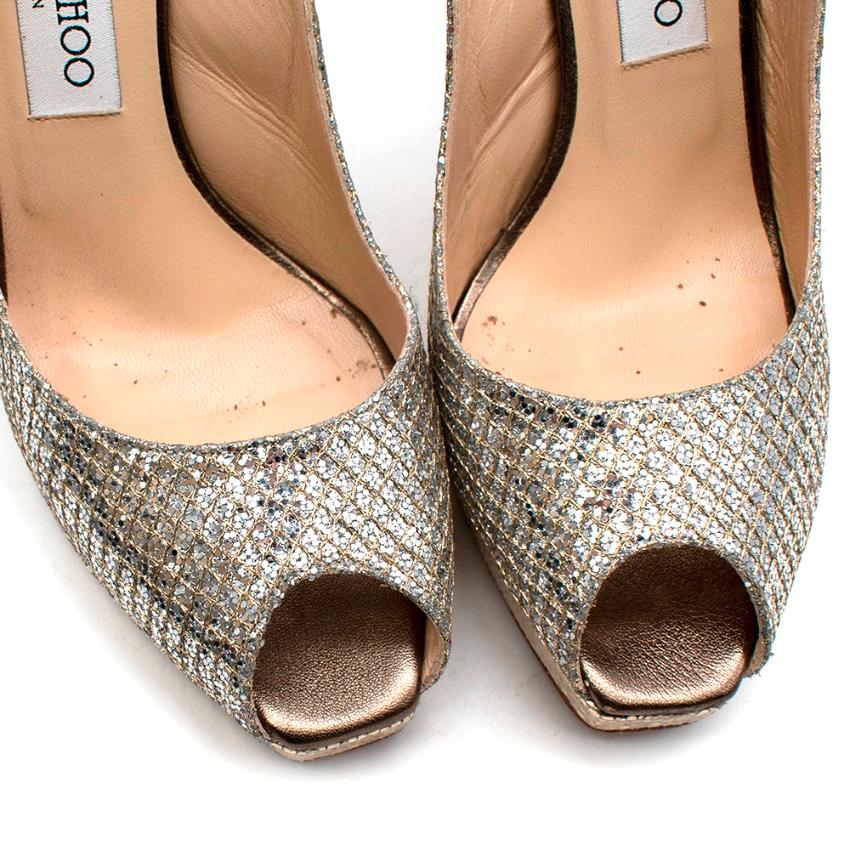 Jimmy Choo Gold Leather & Glitter Peep Toe Platform Pumps

-Golden textured upper with silver glitter
-Lizard print golden leather to the heel and platform
-Gold tone buckle fastening to the side
-Stiletto Heel 
-Soft leather lining for extra