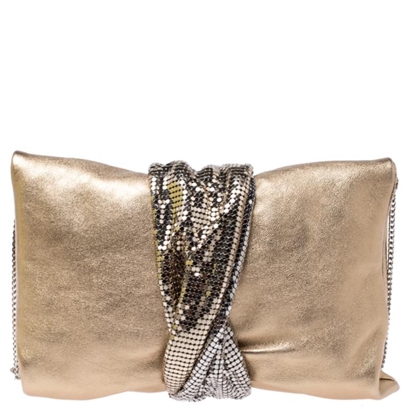 Sprinkle grace and style in every swing with this Chandra clutch from Jimmy Choo. Crafted from gold leather, the piece is styled with a chain bracelet that is wound around the clutch, ending as the clasp. The insides are lined with satin and they