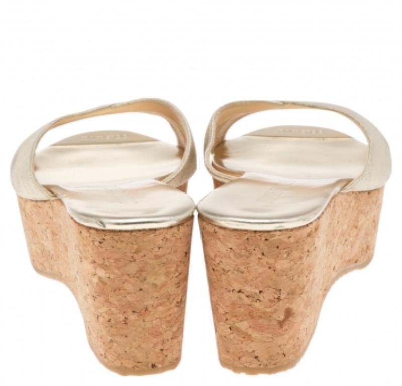 Marron Jimmy Choo cuir doré Prima  Cork Wedge Platform Slide Sandals Size 40 (Sandales à semelles compensées en liège) en vente