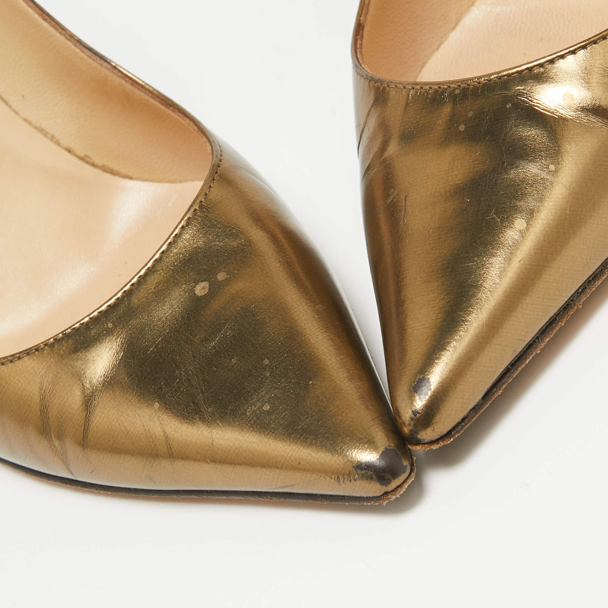 Jimmy Choo Goldfarbene Romy Pumps aus Leder Größe 36 im Angebot 3