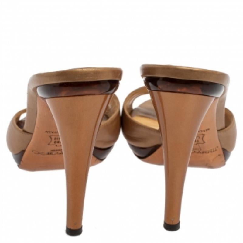 Women's Jimmy Choo Gold Leather Slide Sandals Size 38 For Sale