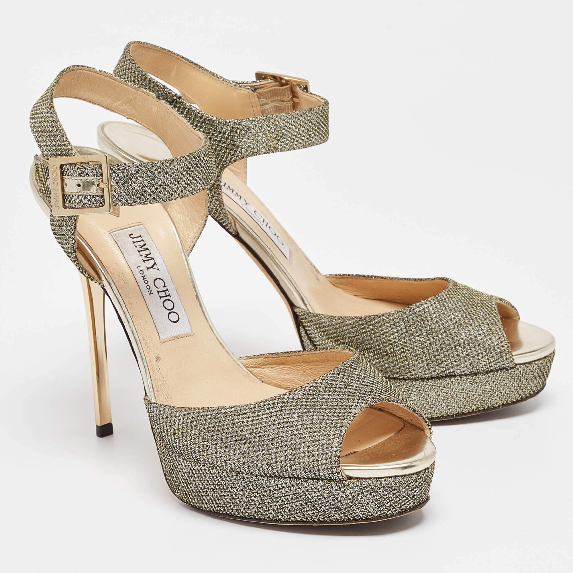 Jimmy Choo Sandalias Linda de tela de lúrex dorada Talla 39.5 en Bueno Estado en Dubai, Al Qouz 2