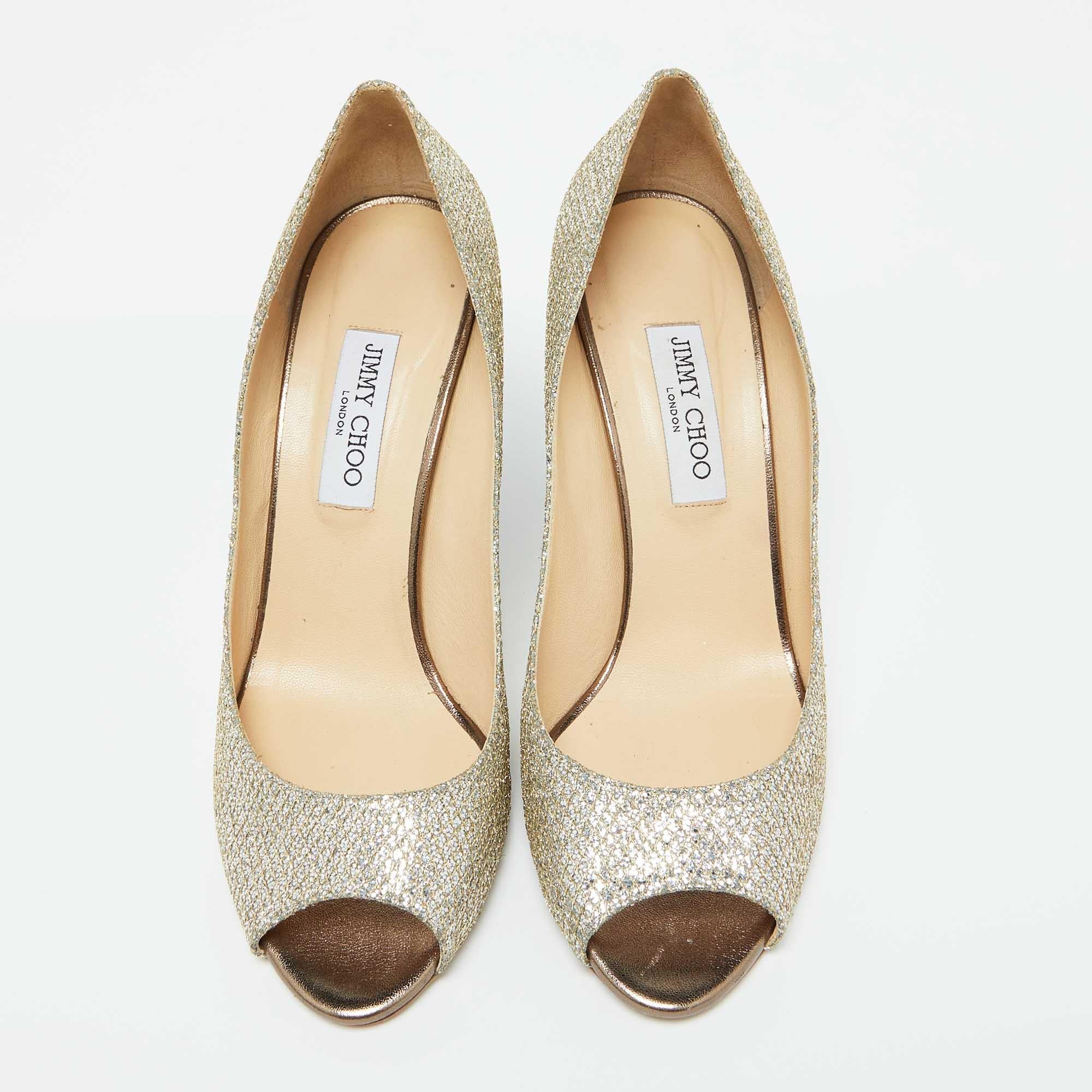 Jimmy Choo Gold Metallic Glitter Fabric Baxen Wedge Pumps Size 42 In Good Condition For Sale In Dubai, Al Qouz 2