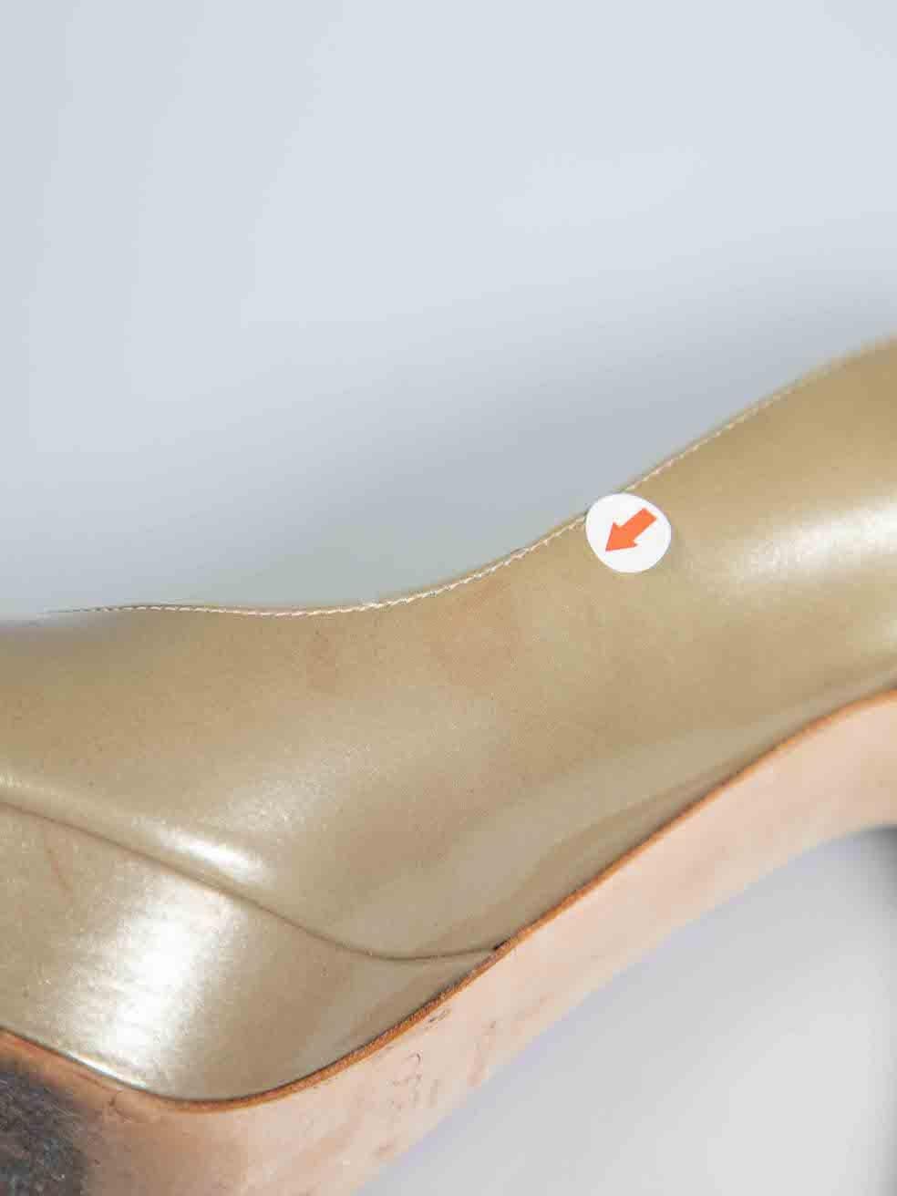 Jimmy Choo Bombas de plataforma alta de charol dorado Talla IT 36 en venta 1