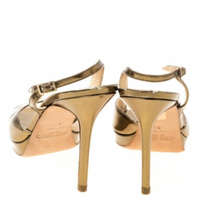 Donna Jimmy Choo Sandali Peep toe Slingback in vernice oro misura 38 in vendita