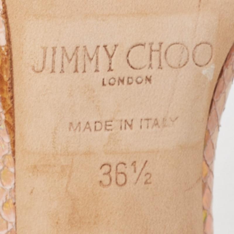 De las mujeres Jimmy Choo Sandalias de piel de serpiente dorada con tiras de tobillo en relieve talla 36.5 en venta