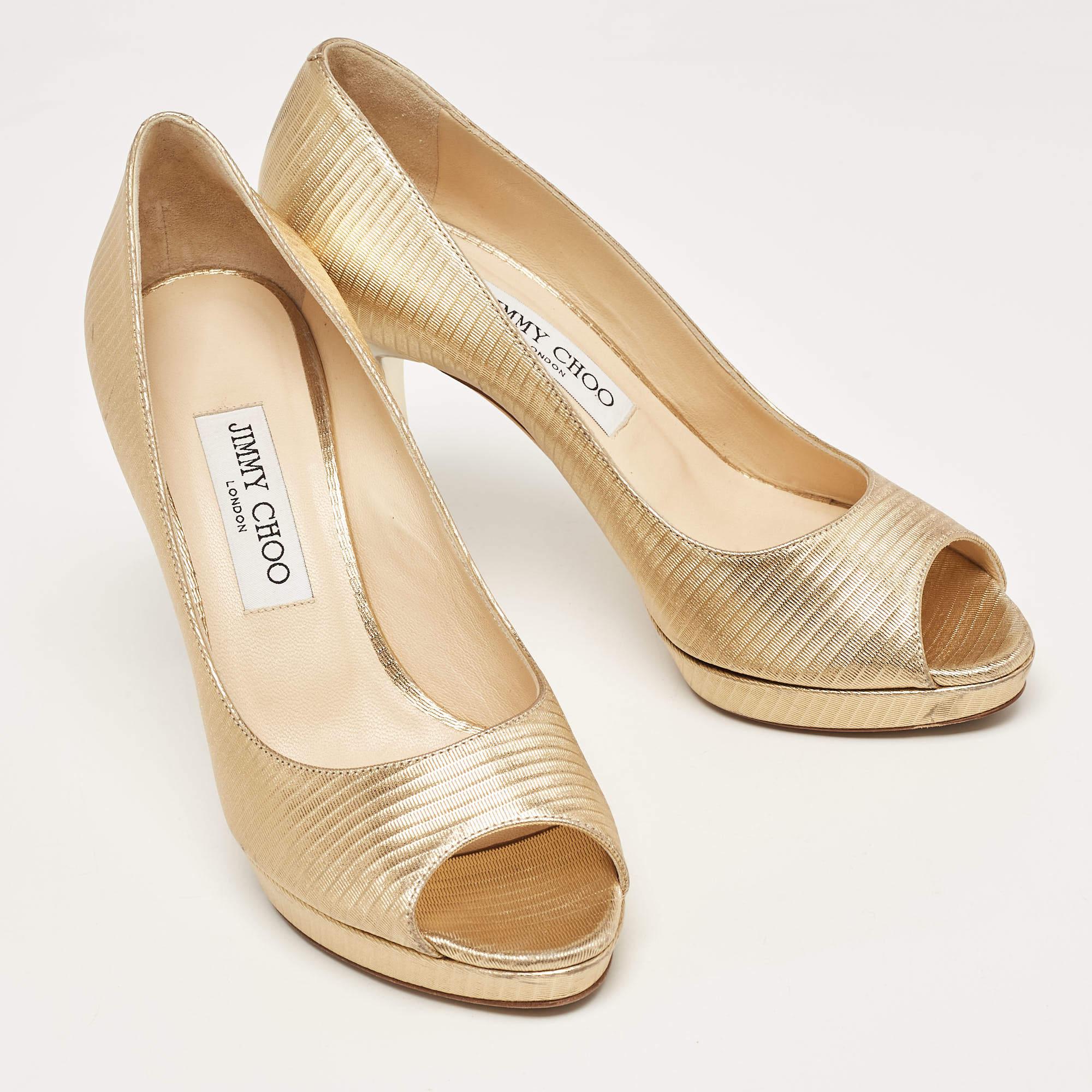 Women's Jimmy Choo Gold Textured Leather Luna Pumps Size 38.5 For Sale