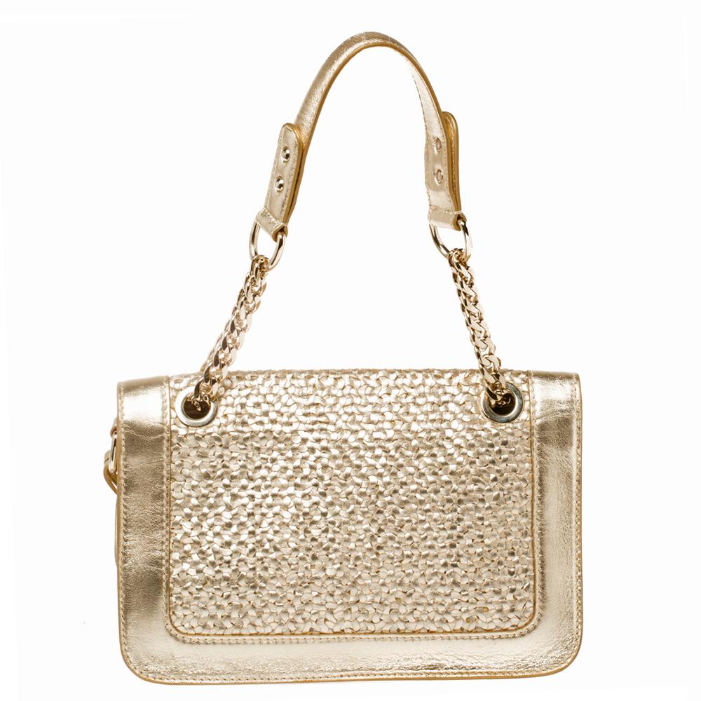 Stylish and easy to carry, this leather shoulder bag is quite a choice if you're looking to upgrade your bag collection. Crafted beautifully, the Jimmy Choo bag has a gold shade, a well-lined interior, a flat handle, and gleaming gold-tone