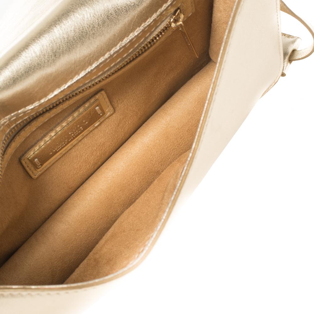 Bolso de hombro con solapa y candado de piel tejida dorada de Jimmy Choo 4