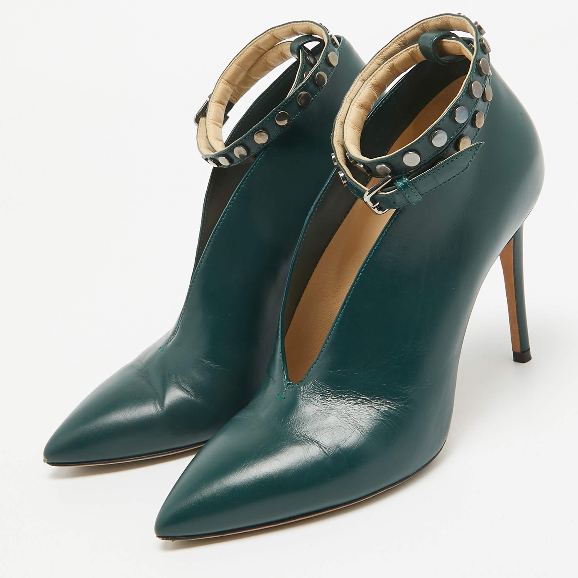 These super artistic Jimmy Choo pumps will be your favorite go to option for any special occasion. They have been crafted from leather and come covered in a gorgeous green shade. The ankle strap pumps are styled with pointed toes gunmetal tone