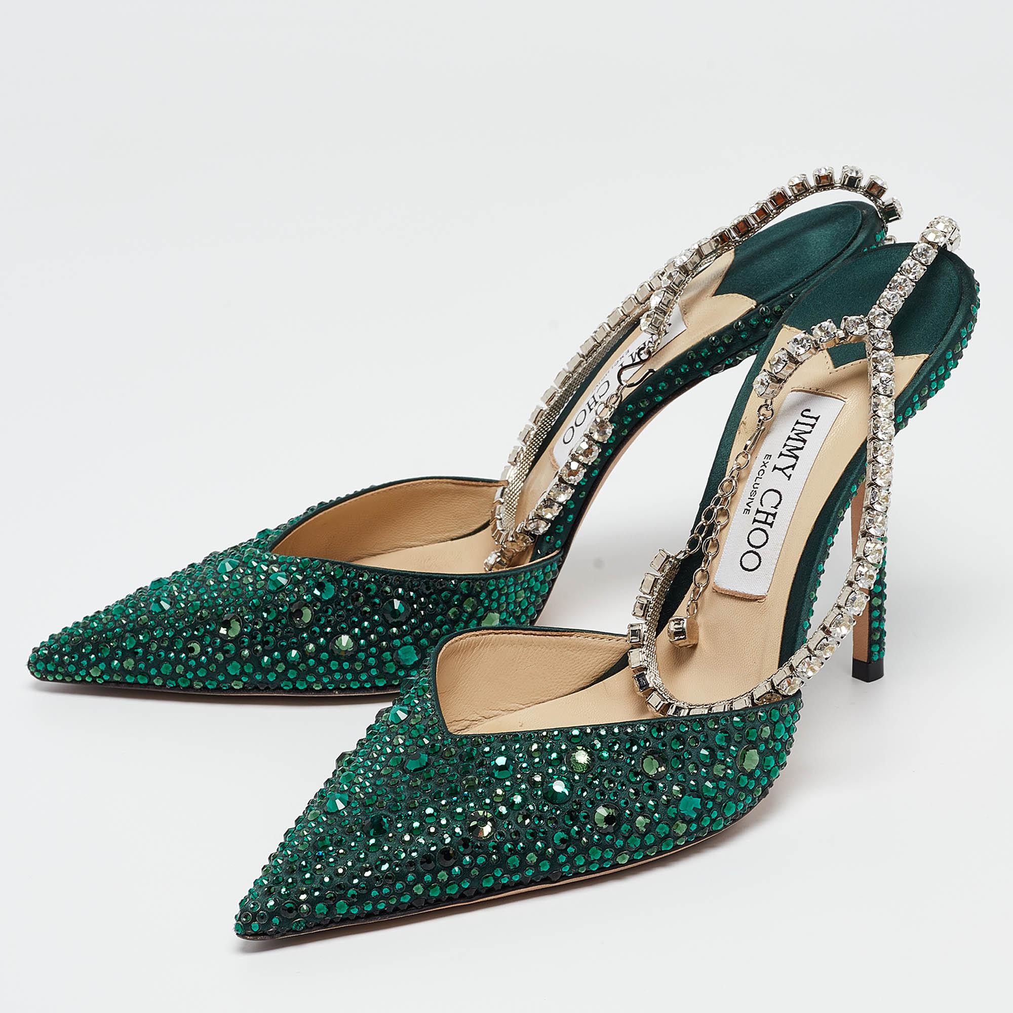 The crystal-embellished ankle strap of this pair of Jimmy Choo pumps will elegantly hug your feet. Created from satin, it is sculpted to form a pointed-toe silhouette in an attractive green shade. The 11.5cm heels of these shoes will add grace to