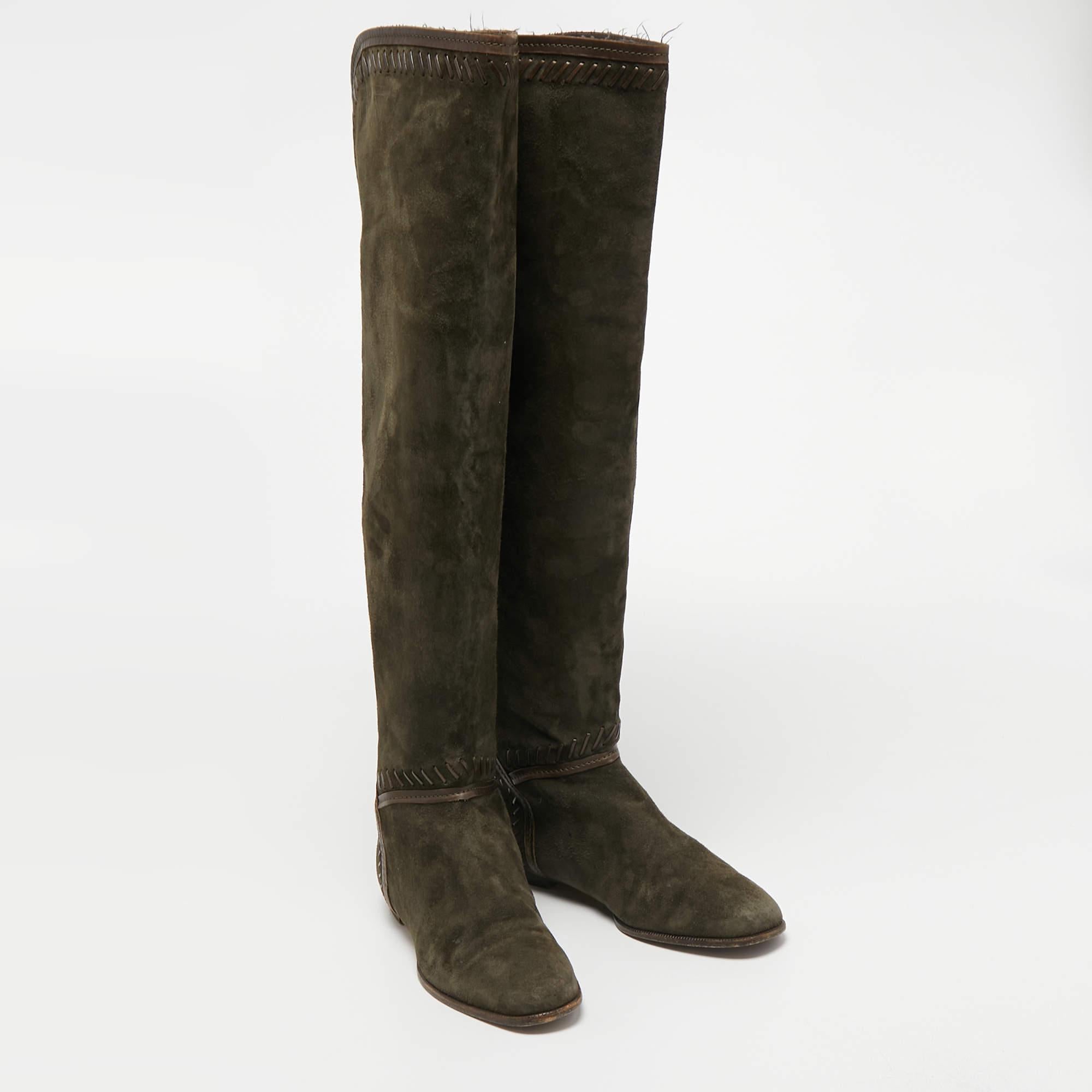 Jimmy Choo - Bottes longueur genou en daim et cuir vert, taille 38 Bon état - En vente à Dubai, Al Qouz 2