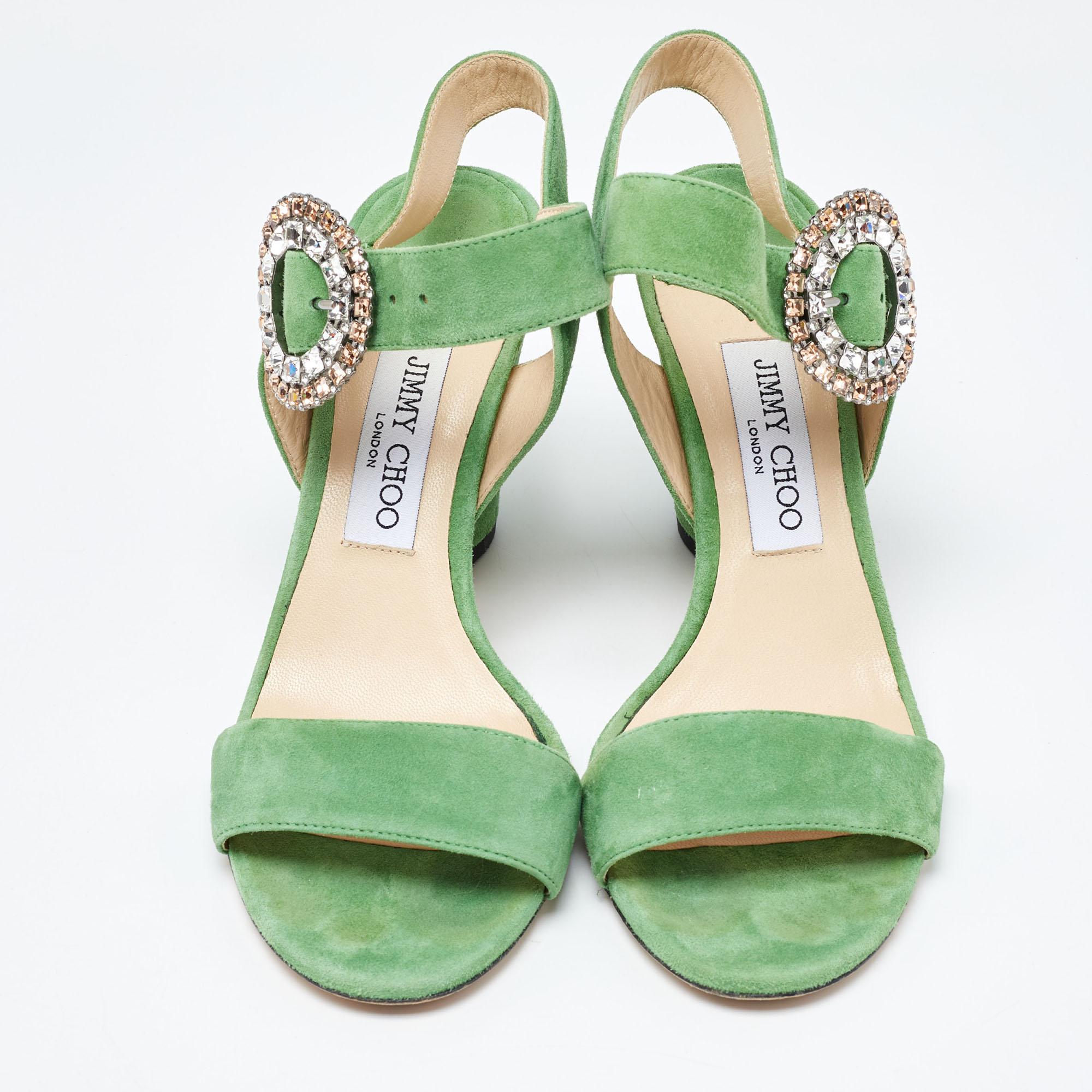 Discover footwear elegance with these Jimmy Choo green women's sandals. Meticulously designed, these heels marry fashion and comfort, ensuring you shine in every setting.

