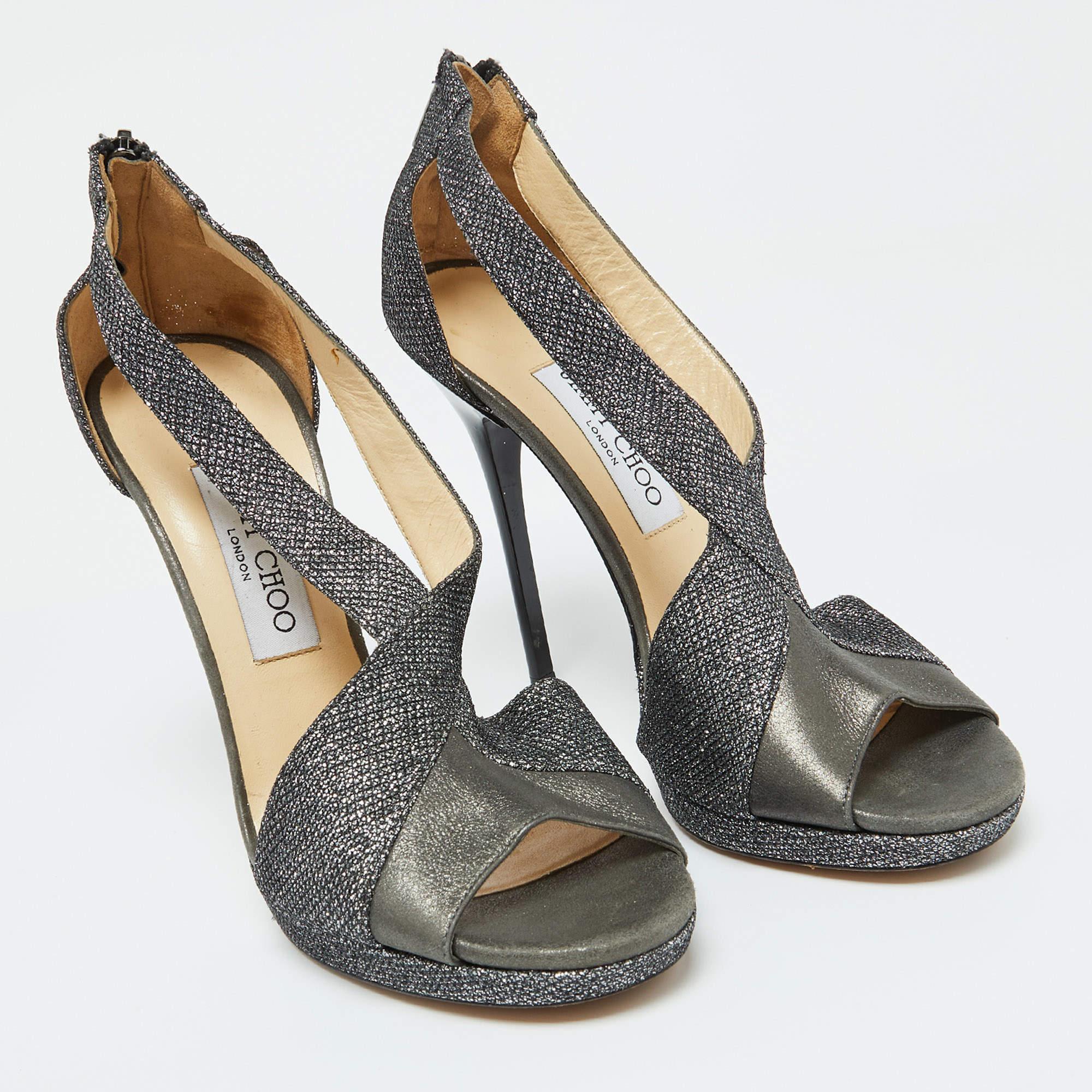 Jimmy Choo - Sandales à bout ouvert en cuir gris et paillettes brutes - Taille 39,5 Bon état - En vente à Dubai, Al Qouz 2