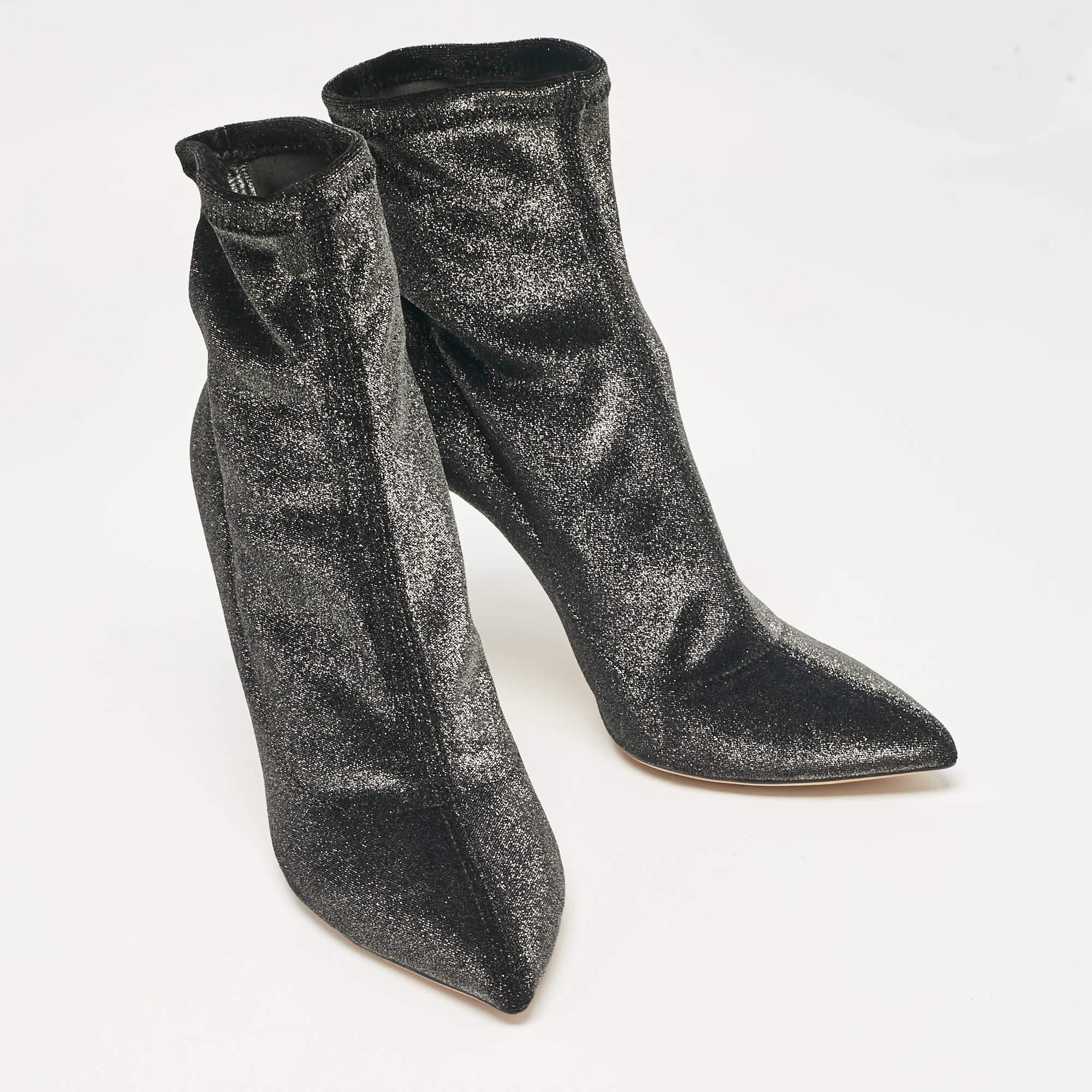 Jimmy Choo Botines de tela de lúrex gris Talla 40.5 en Nuevo estado para la venta en Dubai, Al Qouz 2