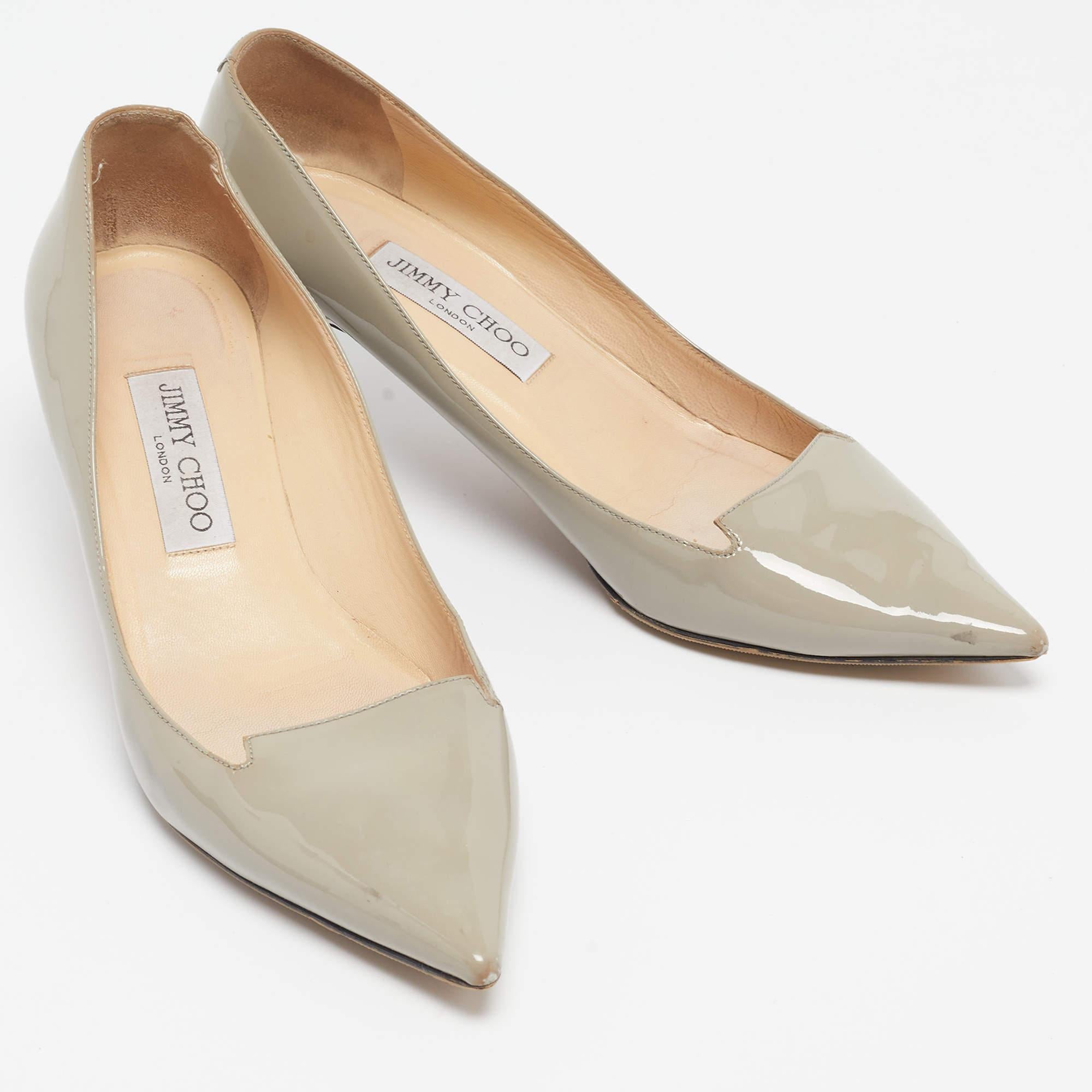 Jimmy Choo Grey Patent Leather Allure Pumps Size 38.5 In Fair Condition For Sale In Dubai, Al Qouz 2