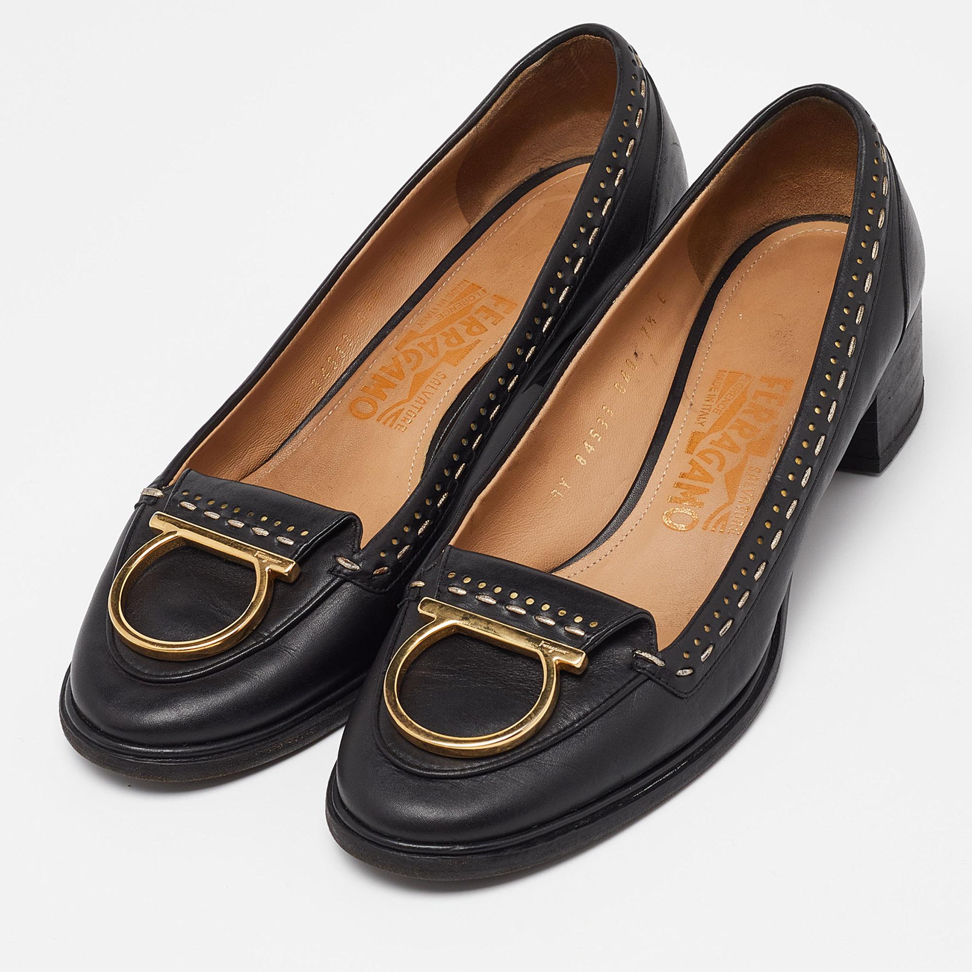 Faites preuve de chic avec ces escarpins de créateur. Elles présentent des talons robustes et des semelles durables, parfaits pour vos sorties à la mode !