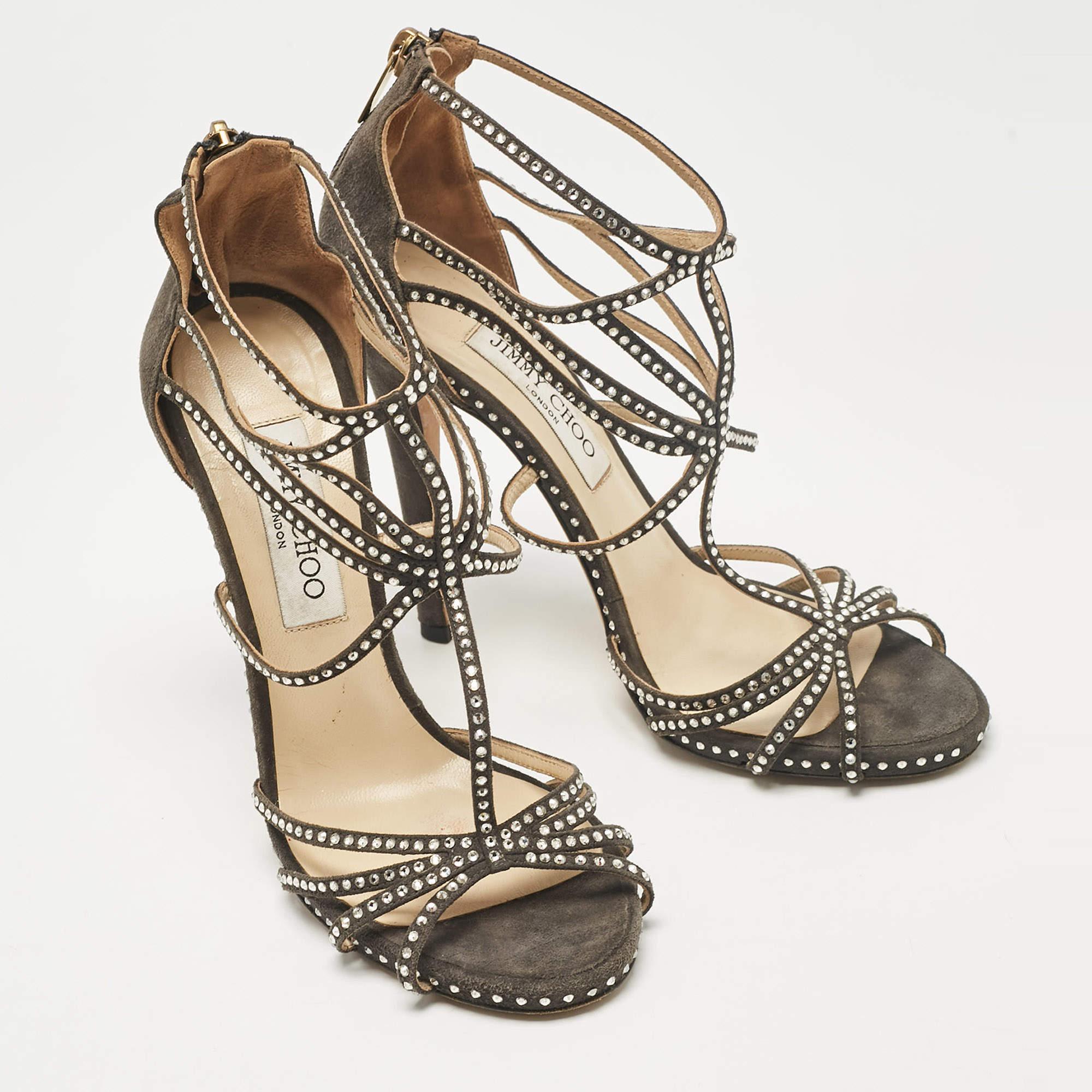 Jimmy Choo - Sandales à lanières en daim gris ornées de cristaux, taille 38,5 Bon état - En vente à Dubai, Al Qouz 2