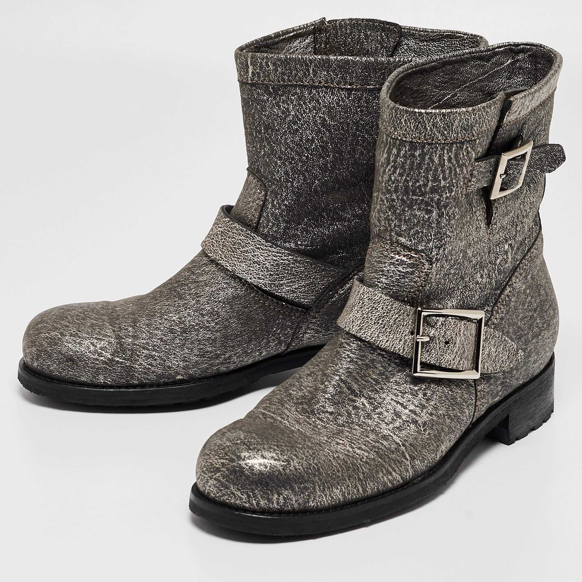 Boots are an essential part of your wardrobe, and these boots, crafted from top-quality materials, are a fine choice. Offering the best of comfort and style, this sturdy-soled pair would be great with a dress for a casual day out!

