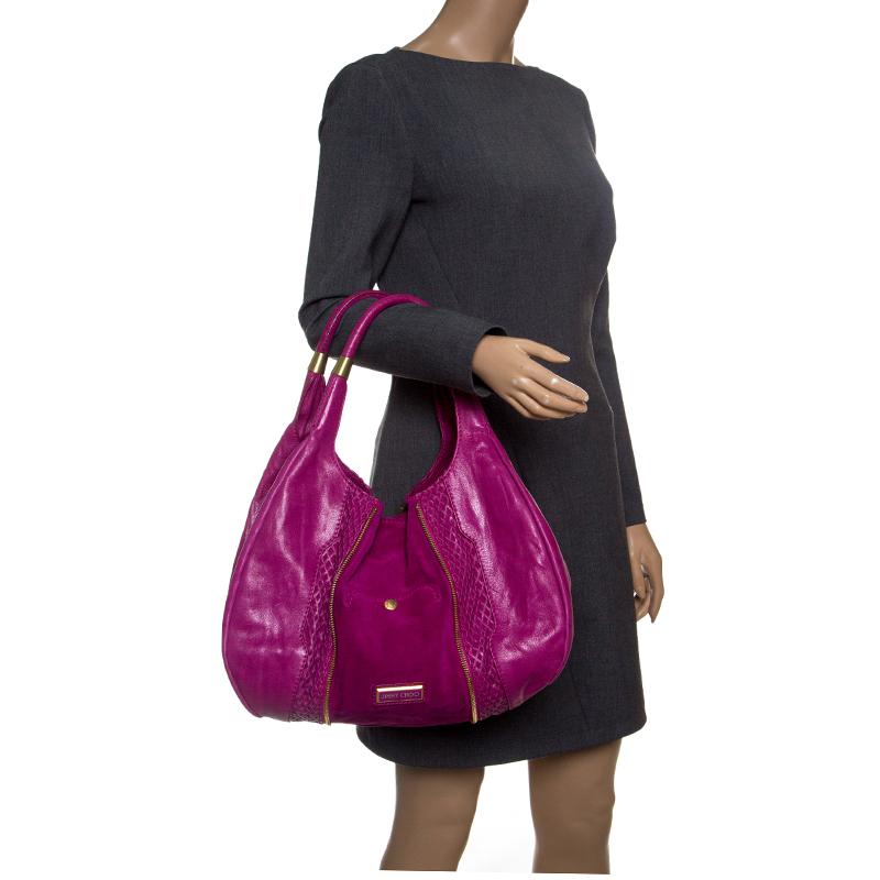 Jimmy Choo Hot Pink Perforated Leather and Suede Mandah Hobo im Zustand „Gut“ in Dubai, Al Qouz 2