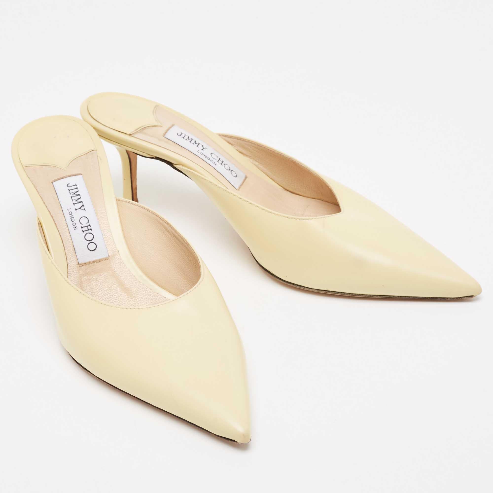 Jimmy Choo Light Yellow Leather Rav Mules Size 39 In Good Condition For Sale In Dubai, Al Qouz 2