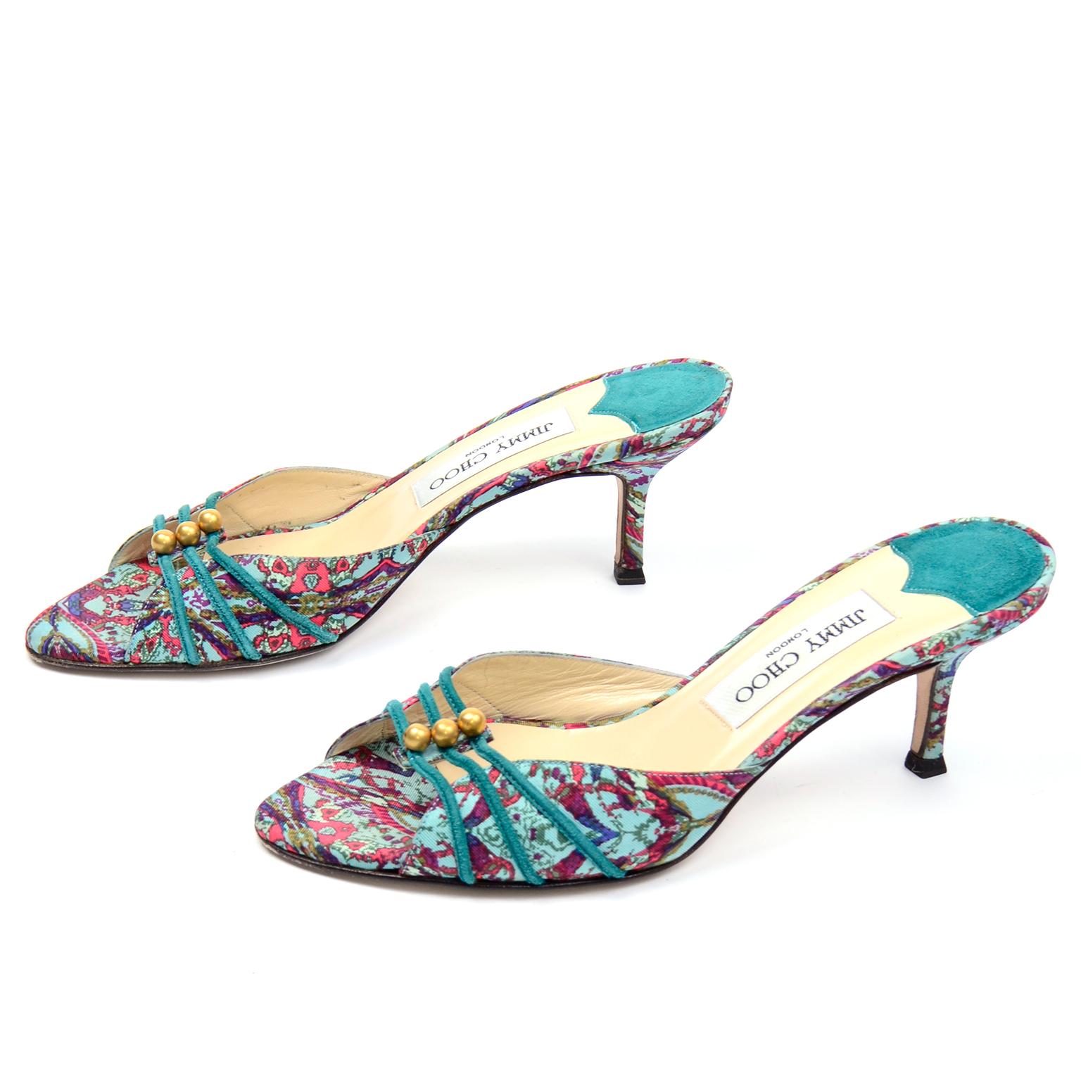 Jimmy Choo London Colorful Mules Shoes in Turquoise Print W Heels & Gold Beads In Excellent Condition In Portland, OR