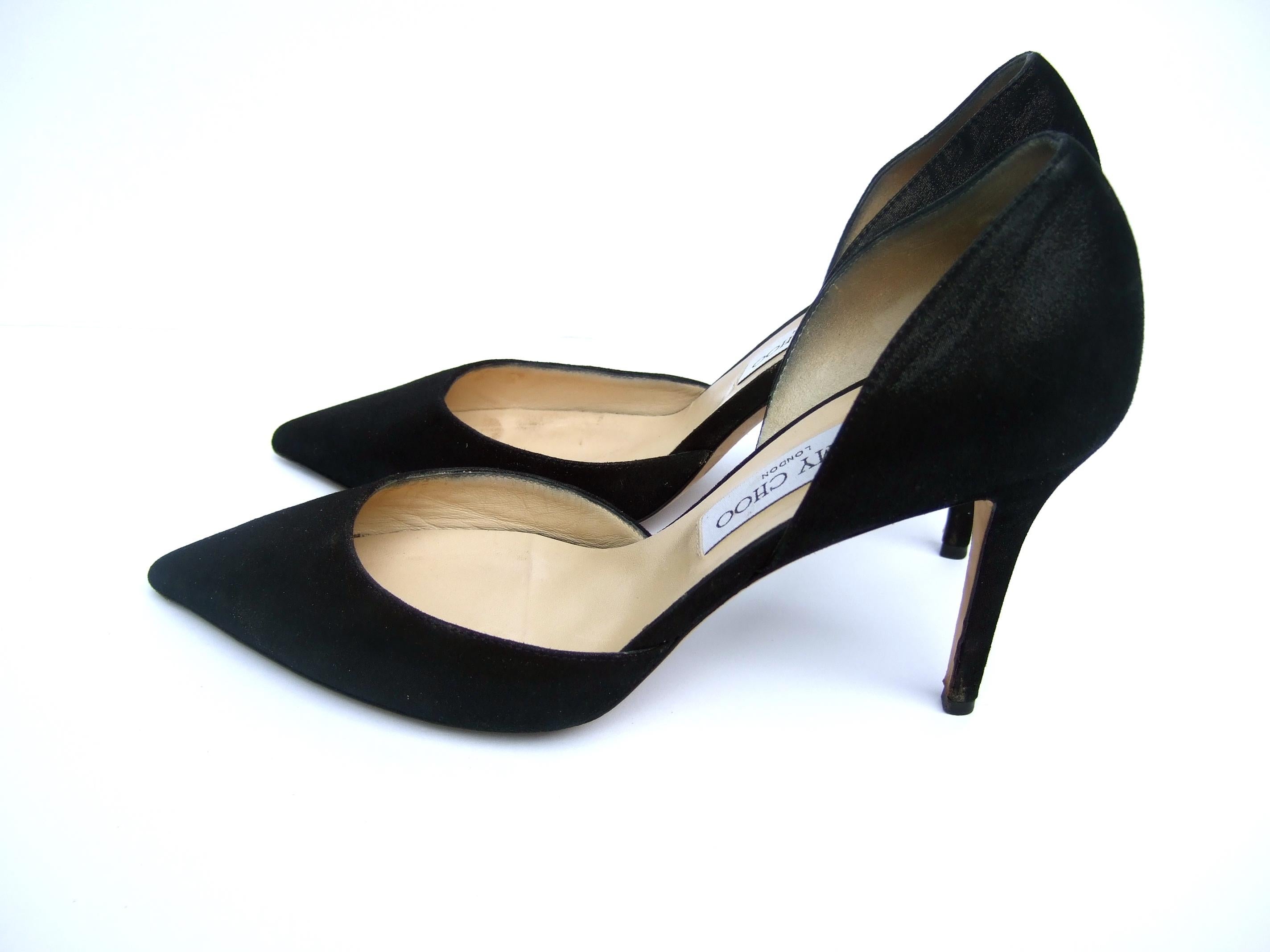 Jimmy Choo London Italian Black Brushed Leather Stiletto Pumps Size 40 c 1990s In Good Condition For Sale In University City, MO