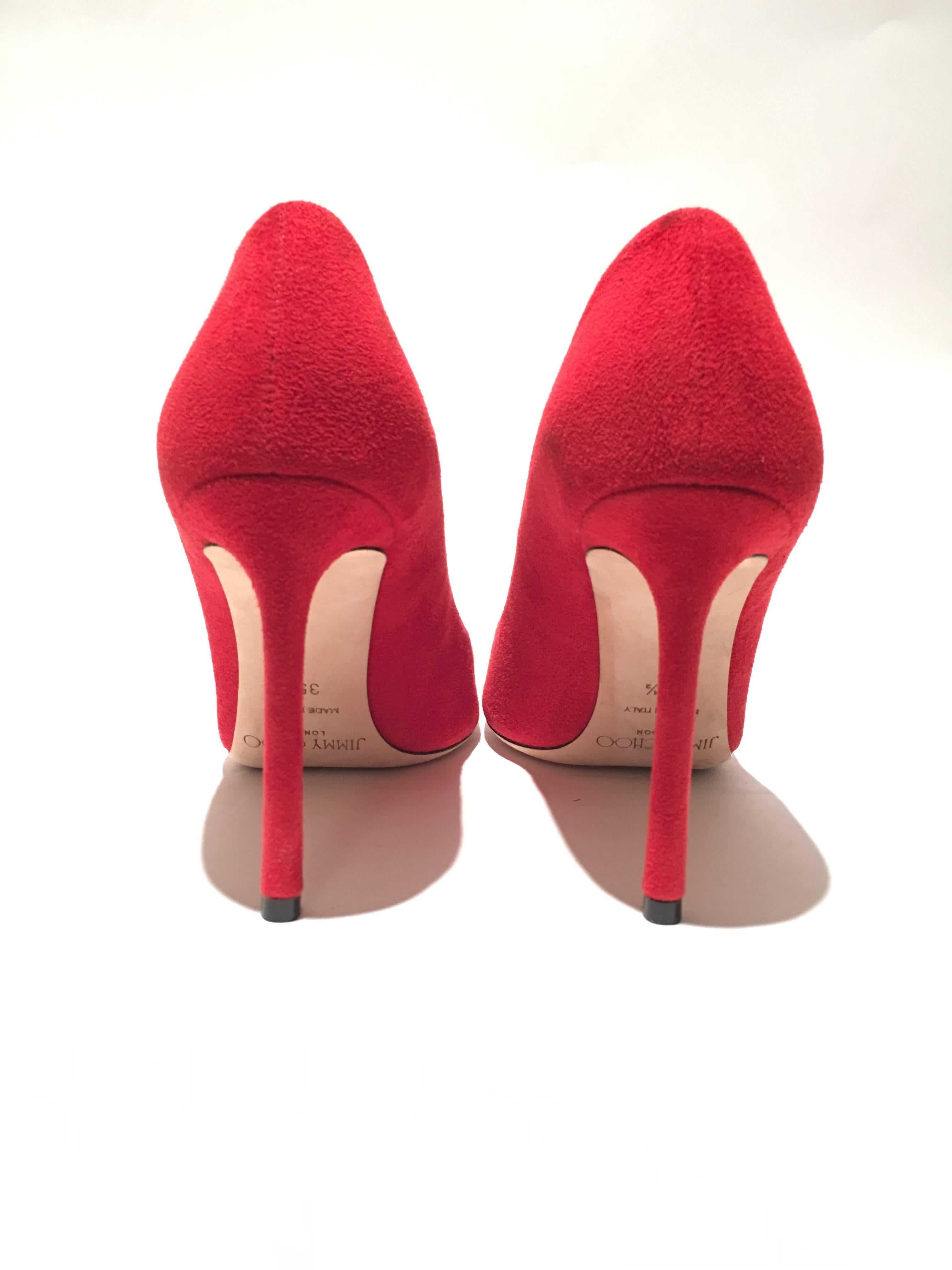 Jimmy Choo London Red Suede Pumps In Good Condition For Sale In Los Angeles, CA