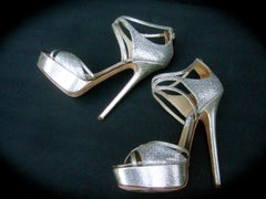 Jimmy Choo London Chaussures à talons compensés à lanières à talons aiguilles en métal argenté, Taille 38 vers 1990