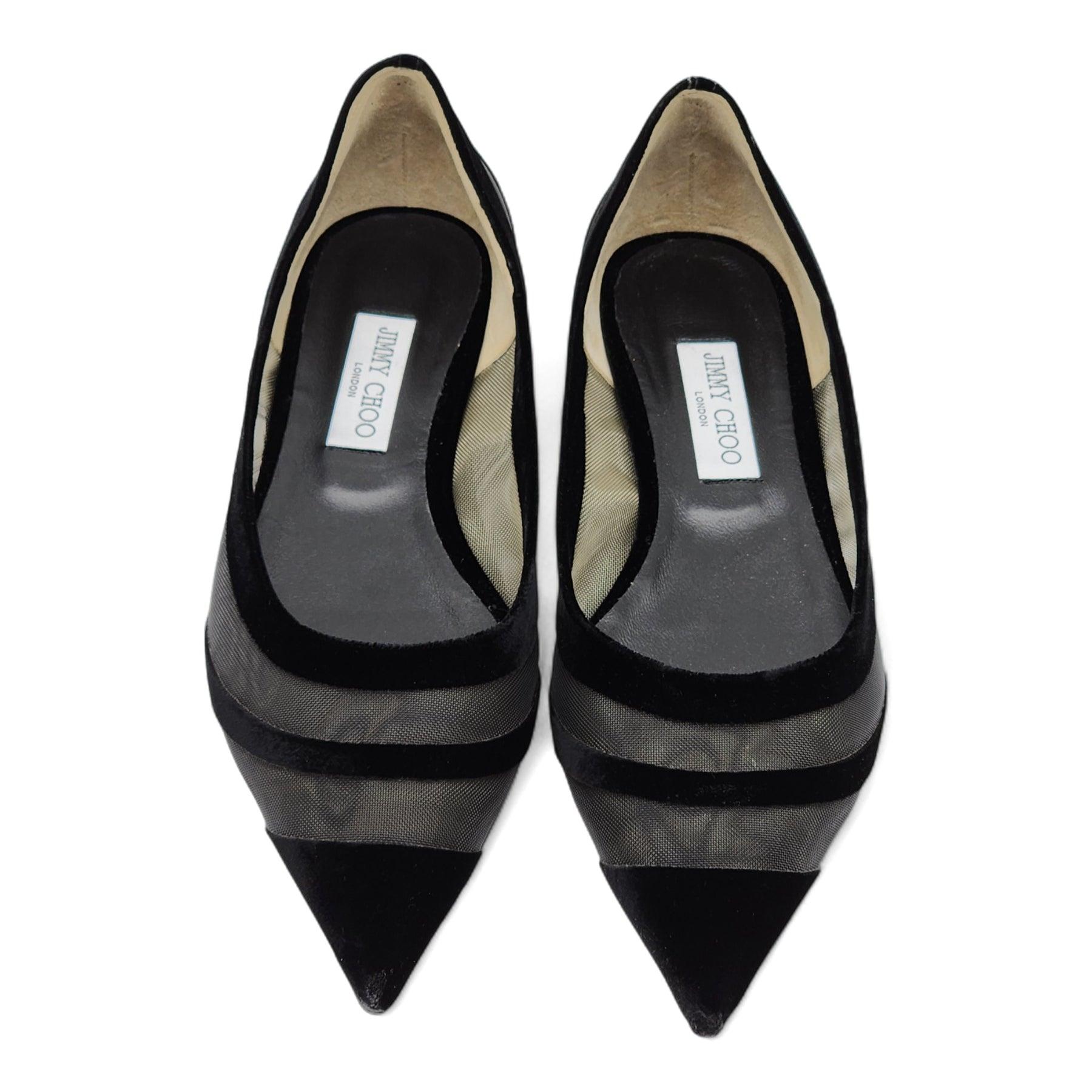 Jimmy Choo's Love ballerina shoes are rendered in classic black. They’re crafted from sheer tulle with smooth velvet panels.

Additional information:
Material: Velvet
Sheer tulle panels
Slip-on style
Pointed toe
Branded leather insole
Flat leather