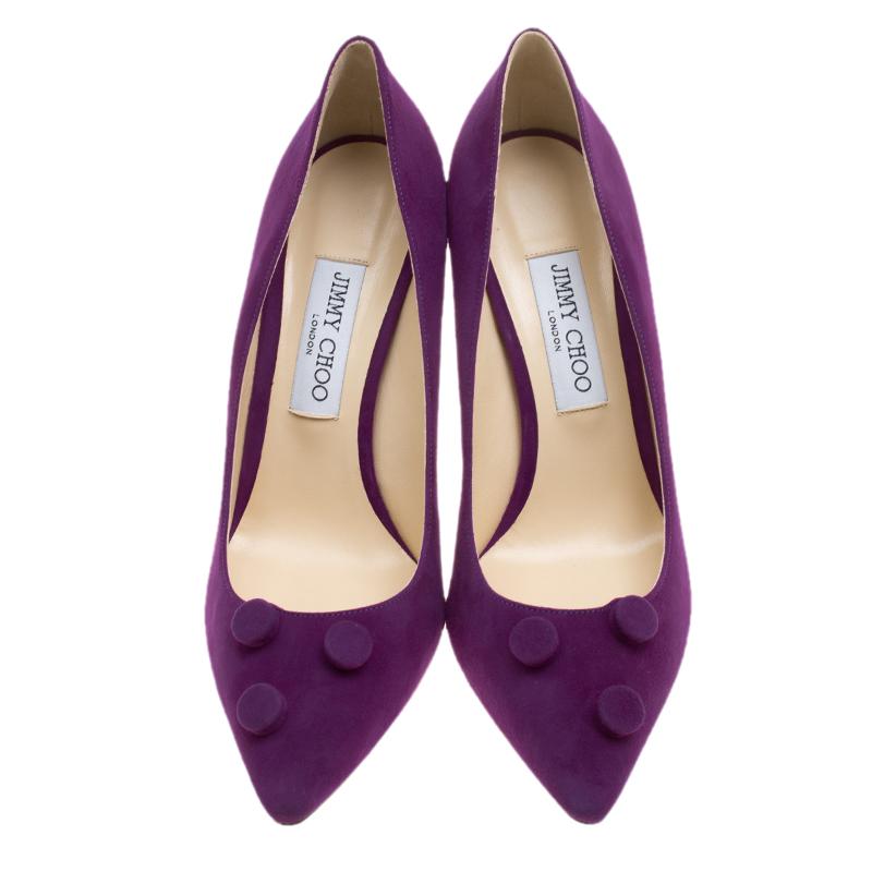 Put together an elegant look with these pair of pumps designed by Jimmy Choo. Leather lined, the inner walls provide a fancy touch to the heels. Crafted from suede, these are a timeless addition to your closet. Set the mood for the evening by