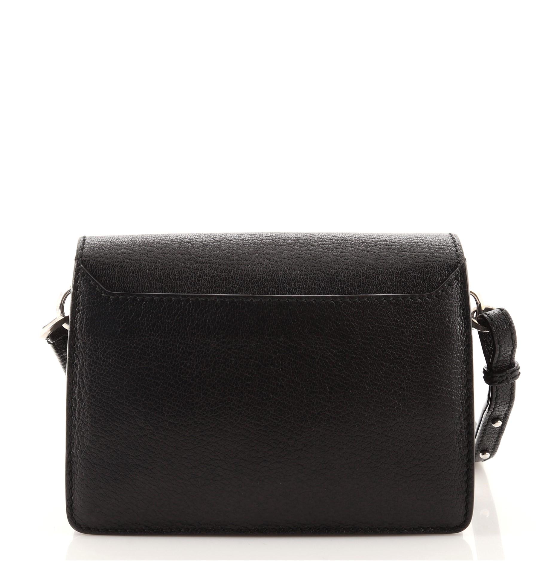 Jimmy Choo Madeline Umhängetasche aus Leder mit Kristallen Klein (Schwarz)
