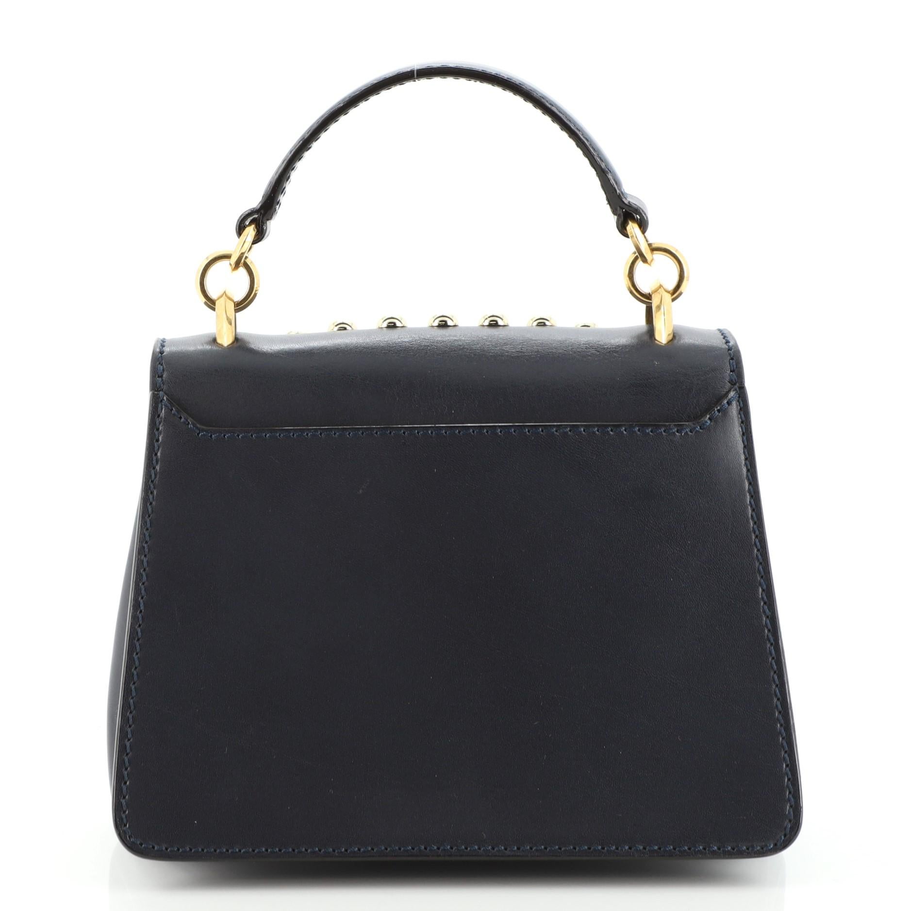 Jimmy Choo Madeline Top Handle Tasche mit Nieten aus Leder Klein im Zustand „Gut“ in NY, NY