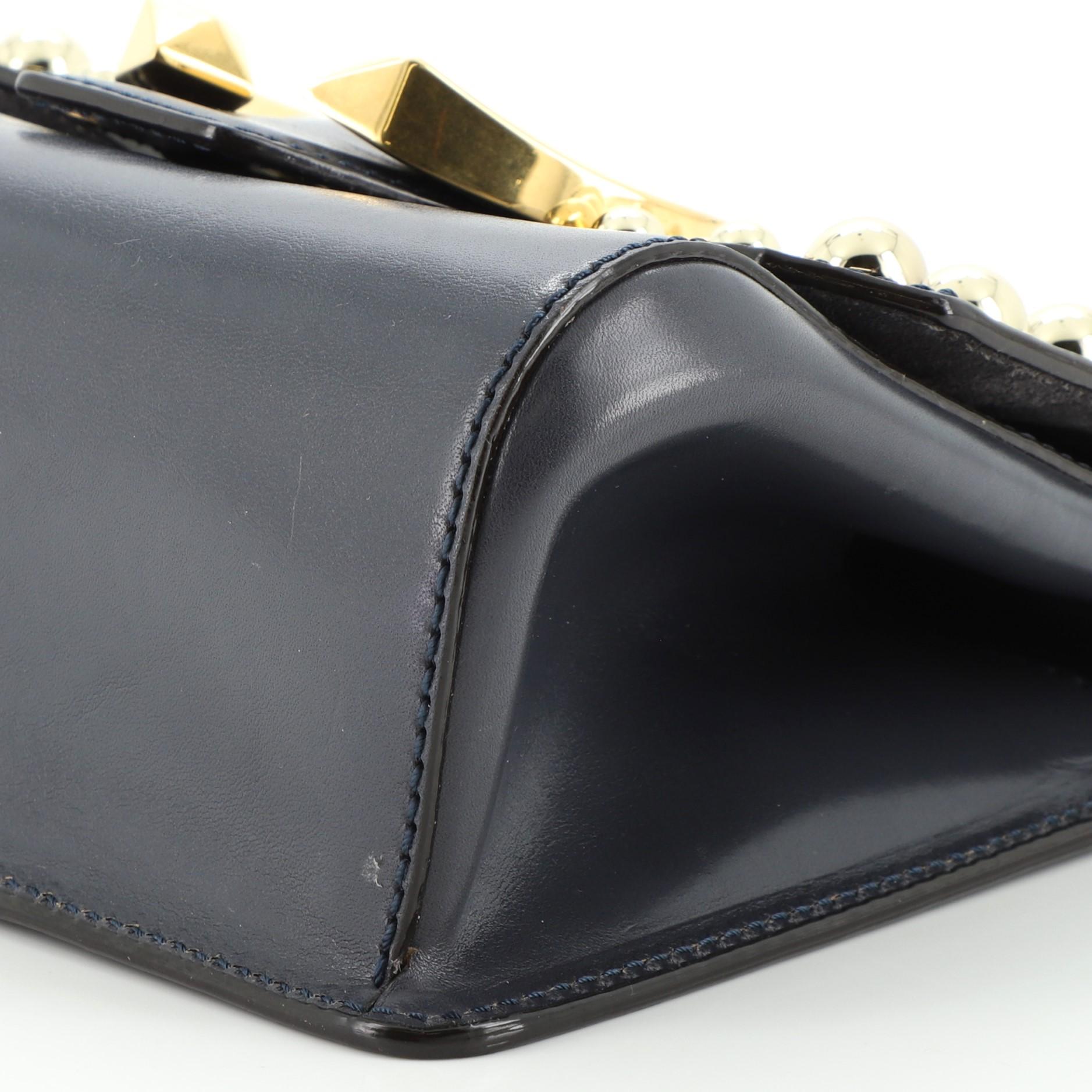 Jimmy Choo Madeline Top Handle Tasche mit Nieten aus Leder Klein 2