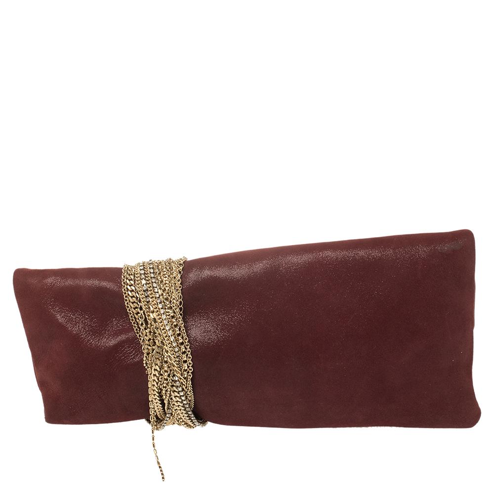 Elegant and glamorous, Jimmy Choo's Chandra clutch is a fashionable accessory. So add it to your collection with this piece. Crafted from maroon shimmery suede, the clutch is styled with gold-tone chain detailing wound around the clutch and ending