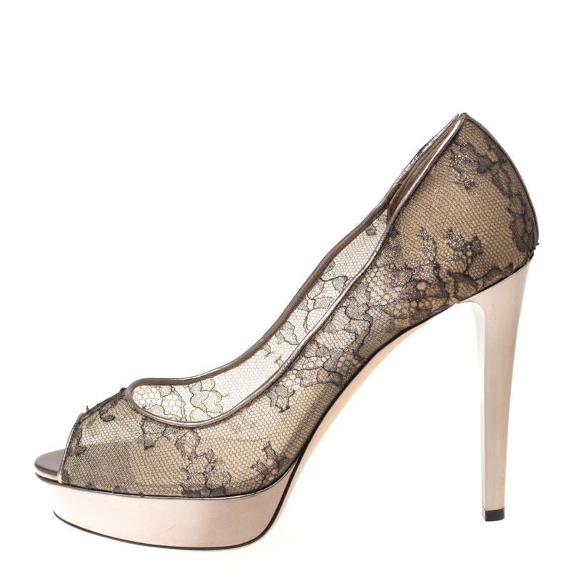 It is easy to fall in love with these pumps by Jimmy Choo! They've been beautifully covered in lace and designed with peep toes, platforms and 12 cm heels. The pumps are sure to complement all your dresses and evening gowns.

