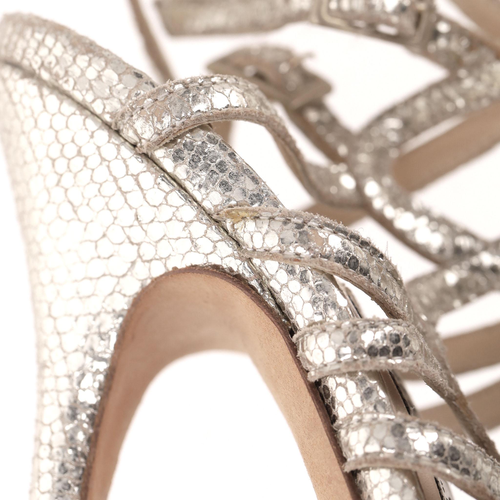 Jimmy Choo Metallic-Rissleder 'Zink' Riemchensandalen im Angebot 6