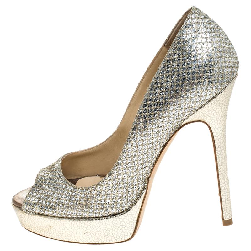 It is easy to fall in love with these pumps by Jimmy Choo! They have been beautifully crafted from gold glitter fabric and designed with peep toes, platforms and 12.5 cm heels. The pumps are sure to complement all your dresses and evening