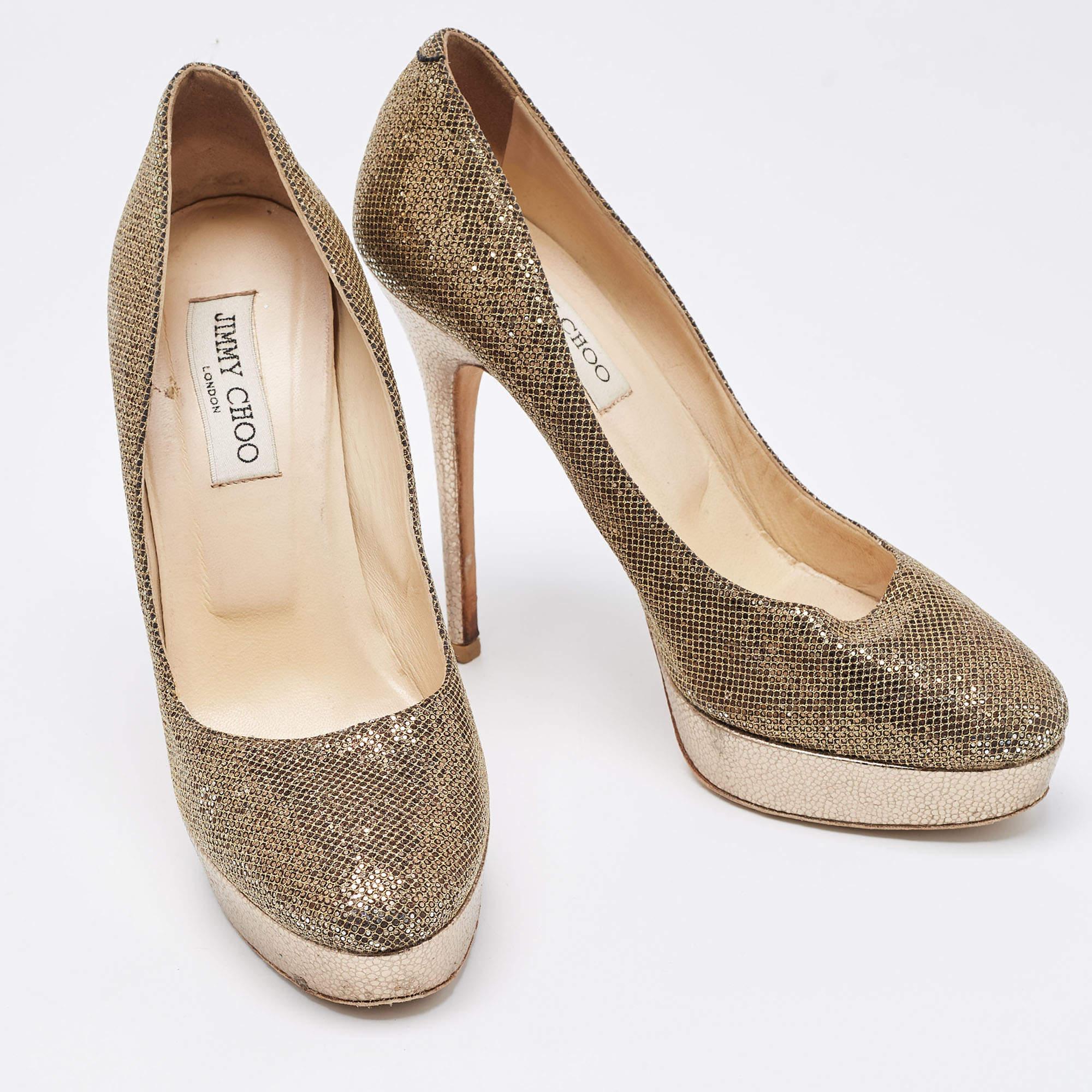 Jimmy Choo escarpins à plateforme en tissu pailleté métallisé, taille 39,5 État moyen - En vente à Dubai, Al Qouz 2