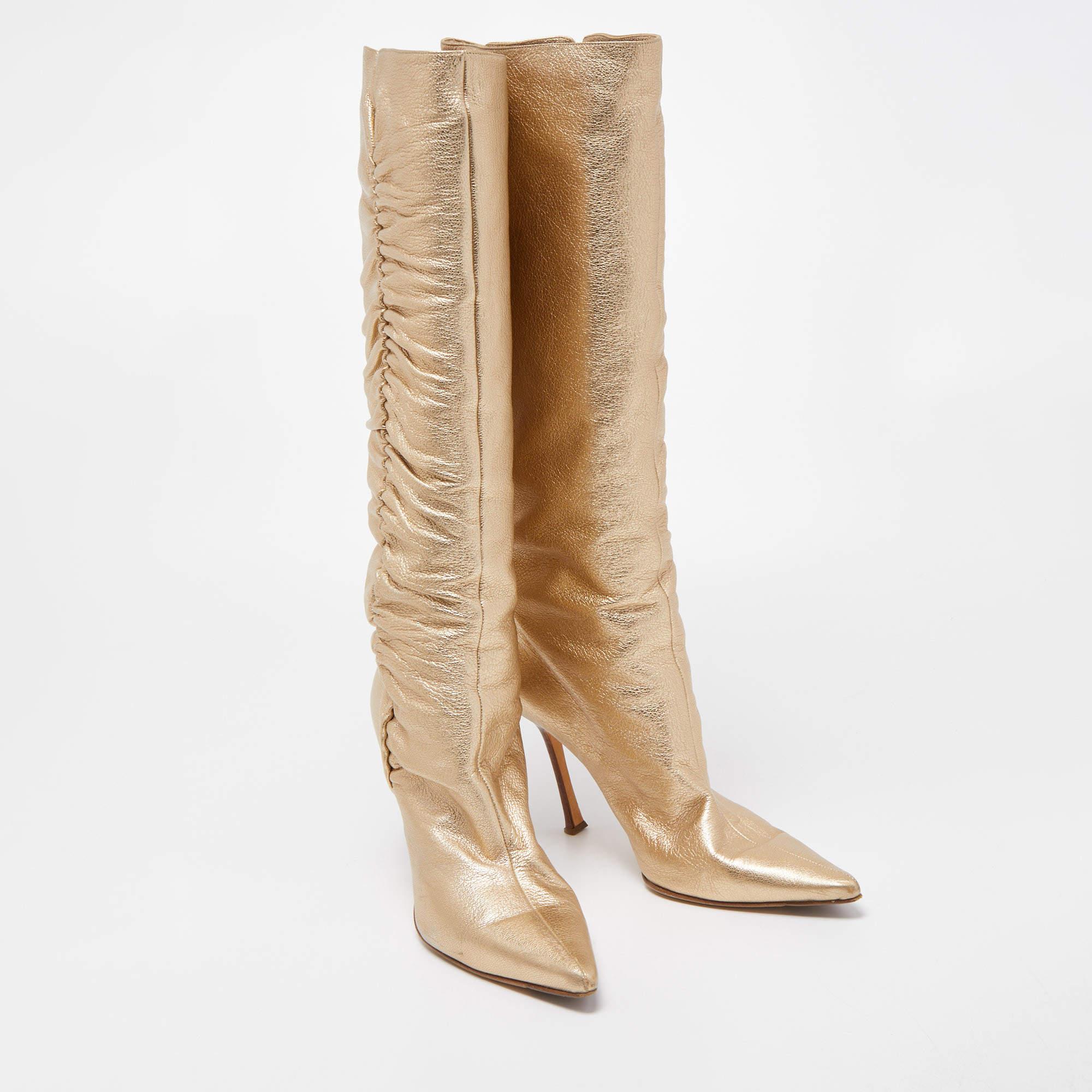 Las botas son una parte esencial de su guardarropa, y estas botas, elaboradas con materiales de primera calidad, son una buena elección. Ofreciendo lo mejor de la comodidad y el estilo, ¡este par de suela resistente quedaría genial con un vestido
