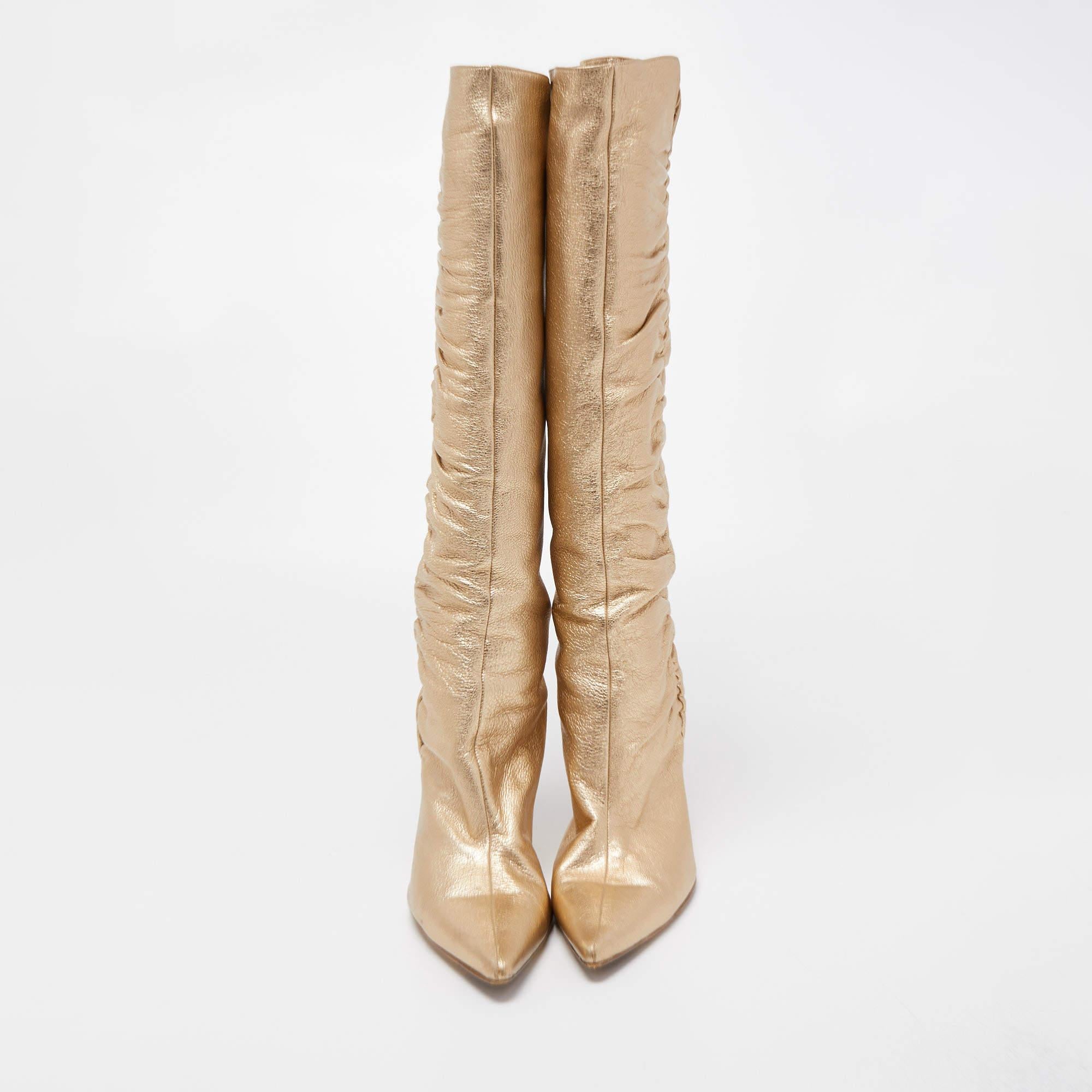 Jimmy Choo Botas hasta la rodilla de piel dorada metalizada Talla 41 en Bueno estado para la venta en Dubai, Al Qouz 2