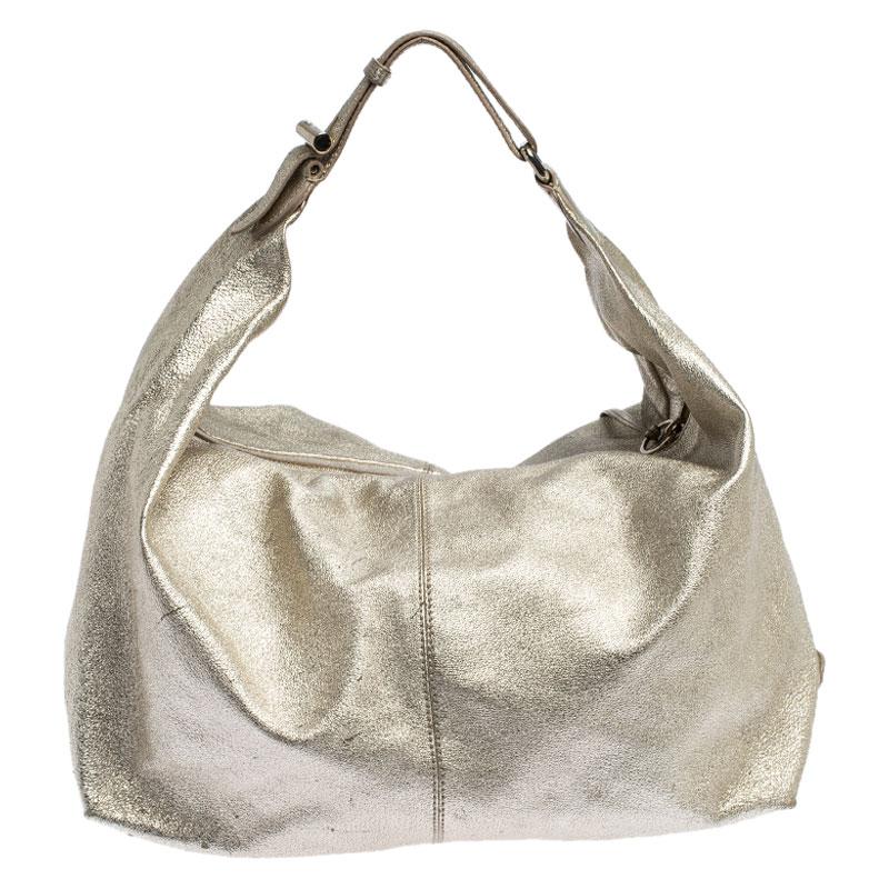 Flaunt your stylish side with this Jimmy Choo bag. Crafted in Italy, it has been made of quality leather and has a lovely metallic gold hue. This hobo bag has a zip closure that opens to a fabric-lined interior with more than enough space to house