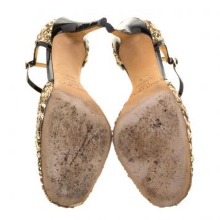 Jimmy Choo Sandales à lanières Tessa en cuir et paillettes dorées métalliques, taille 36,5 en vente 1