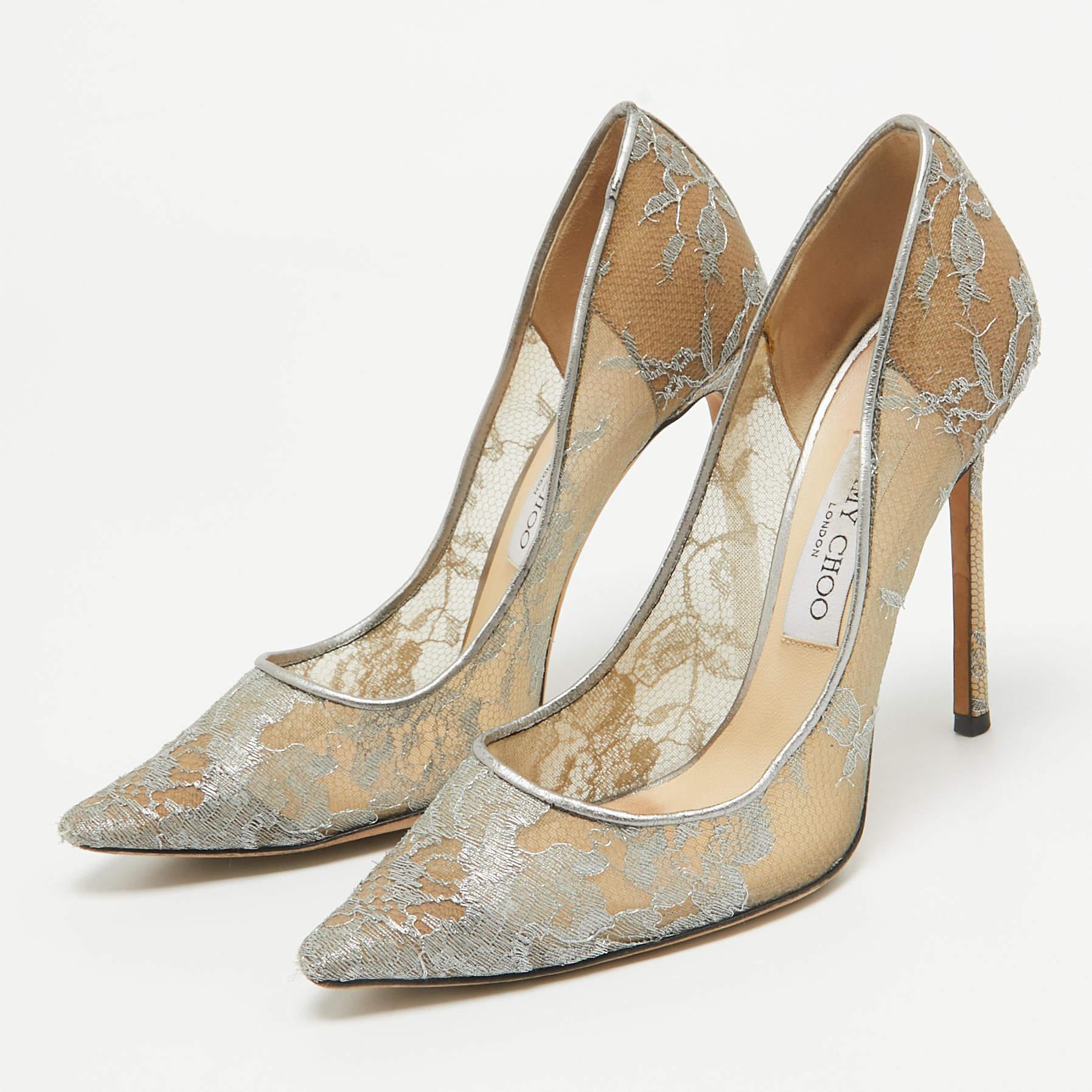 Setzen Sie mit diesen Designer-Pumps ein schickes Stil-Statement. Mit ihren robusten Absätzen und strapazierfähigen Sohlen sind sie perfekt für Ihre modischen Ausflüge