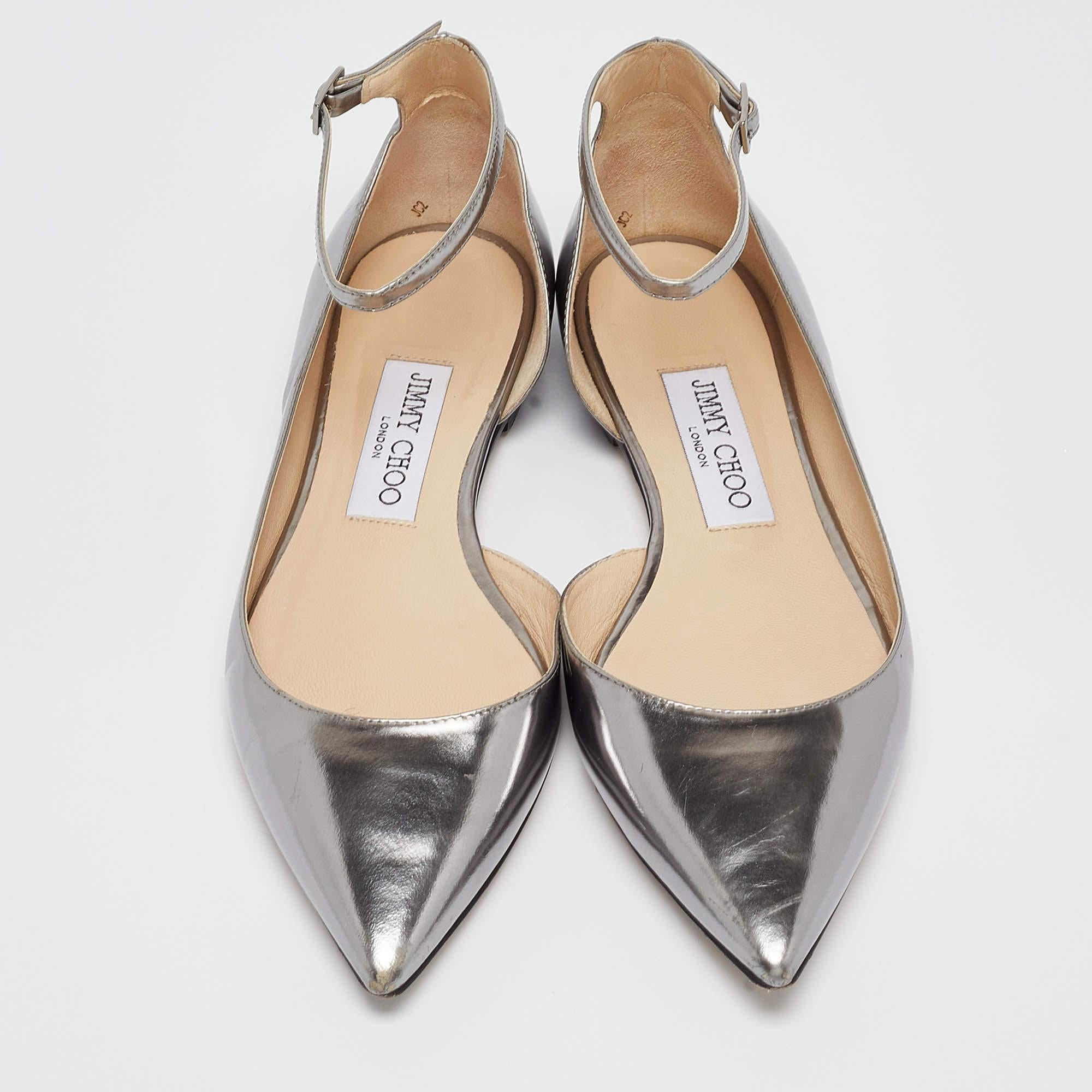 Gris Jimmy Choo - Chaussures à lanières Lucy en cuir gris métallisé, taille 37 en vente
